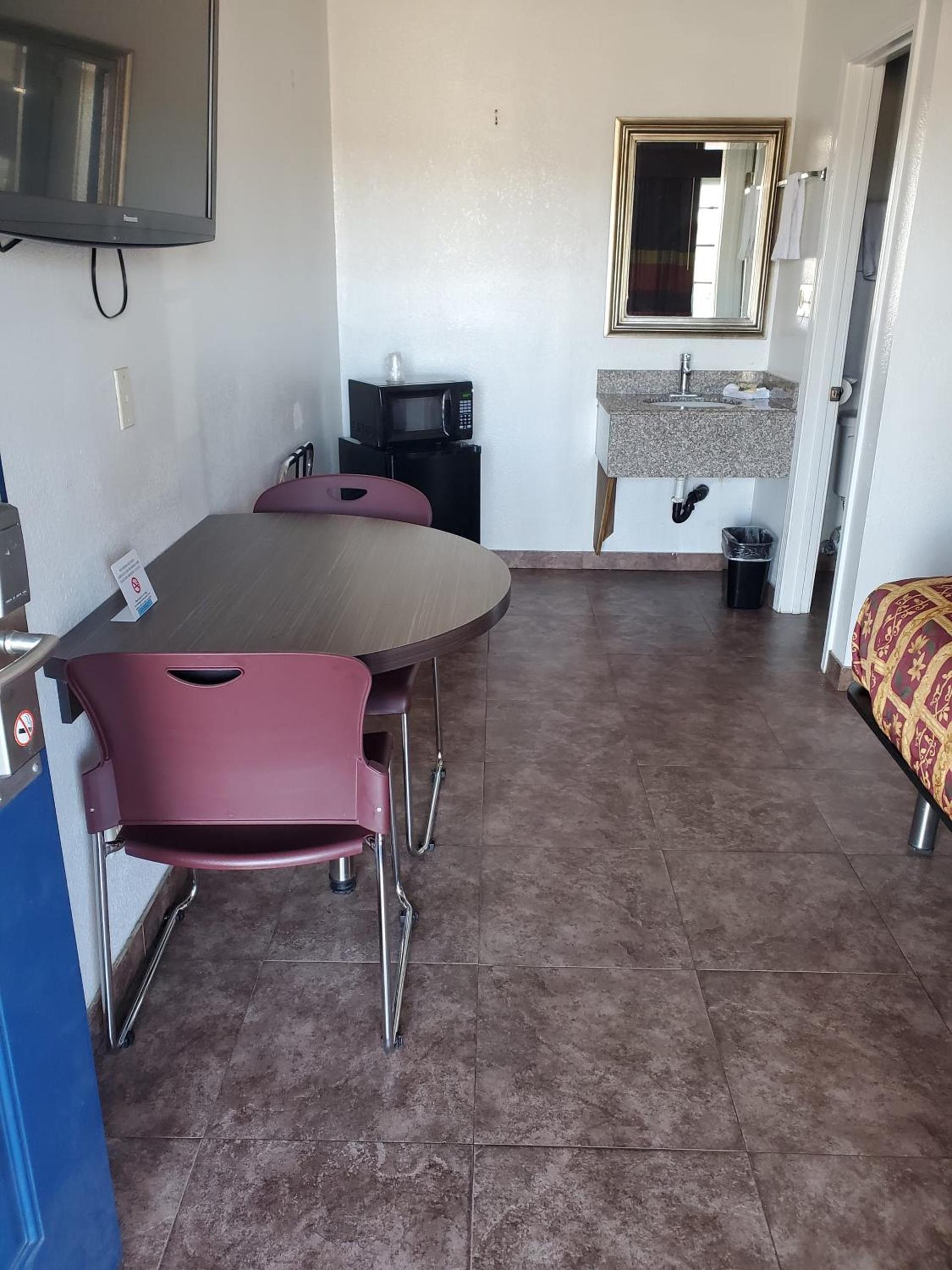 High Desert Inn photo 10
