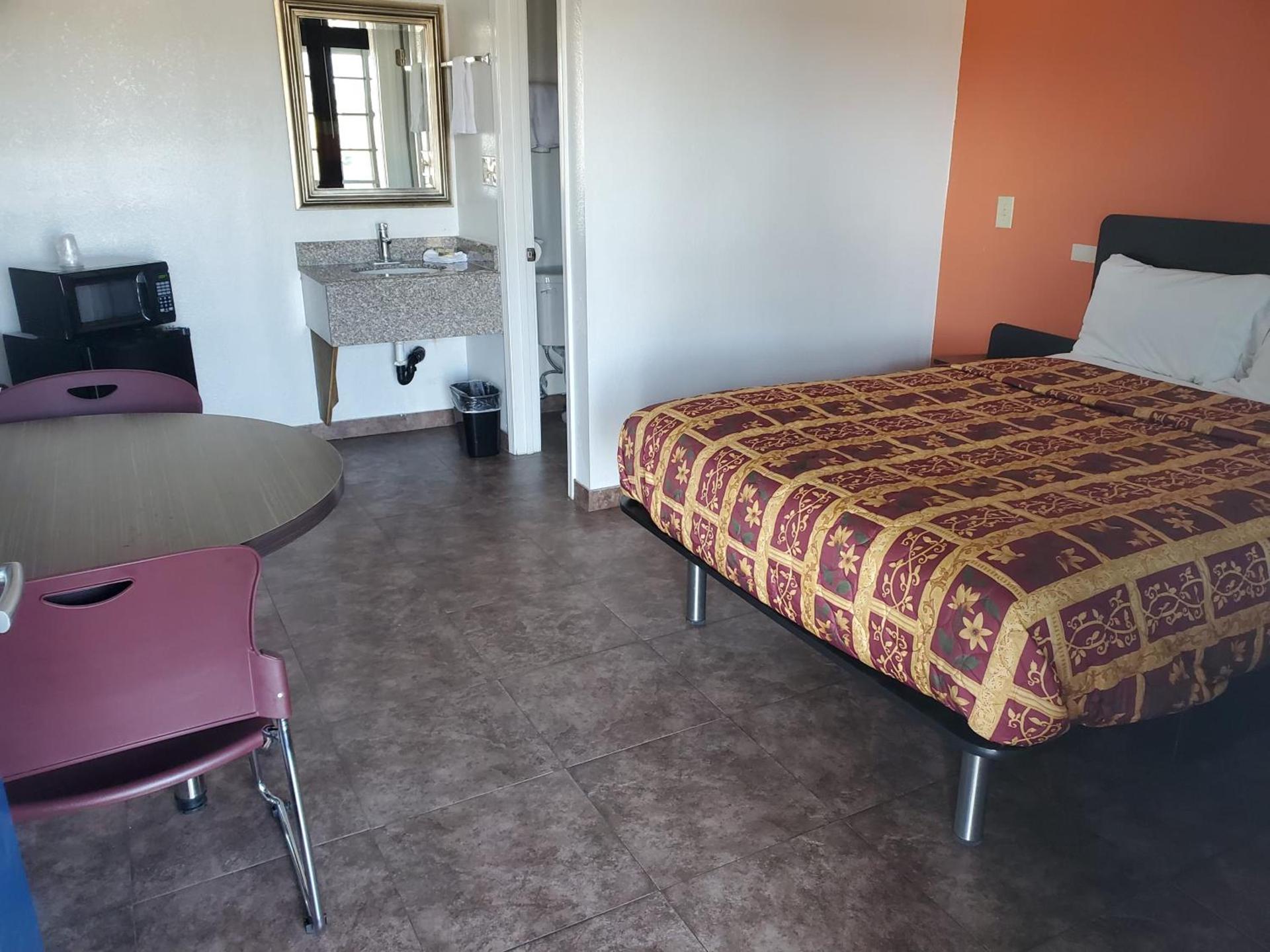 High Desert Inn photo 13
