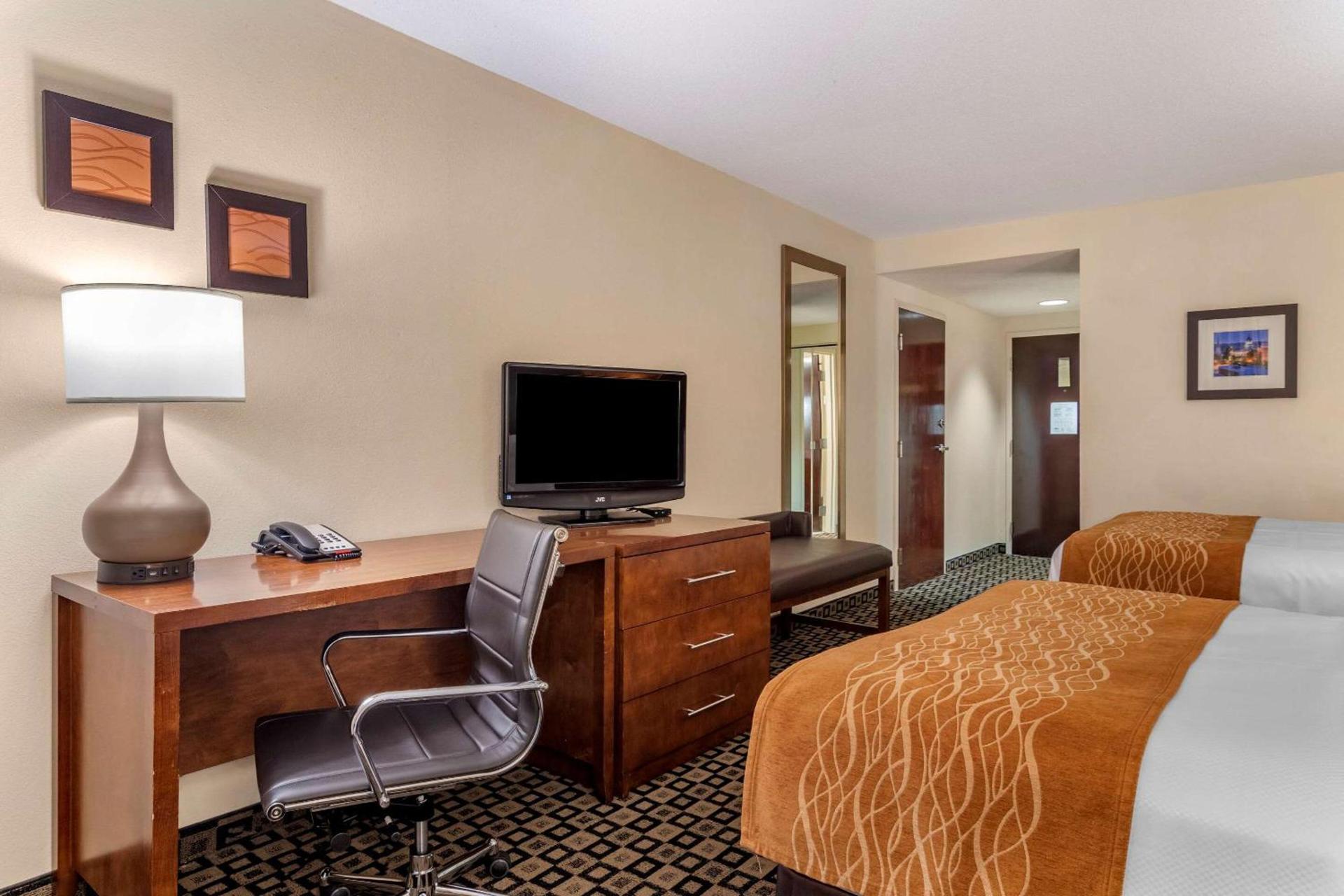 Comfort Inn & Suites Athens North photo 9
