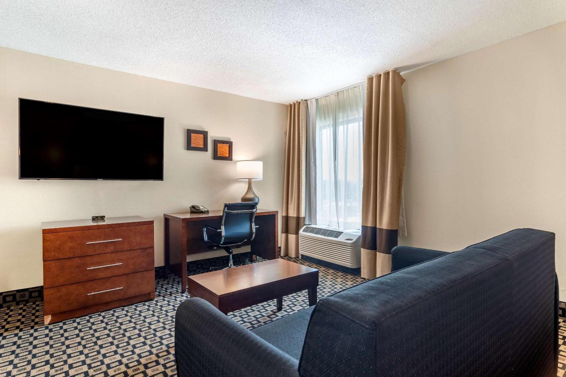 Comfort Inn & Suites Athens North photo 21
