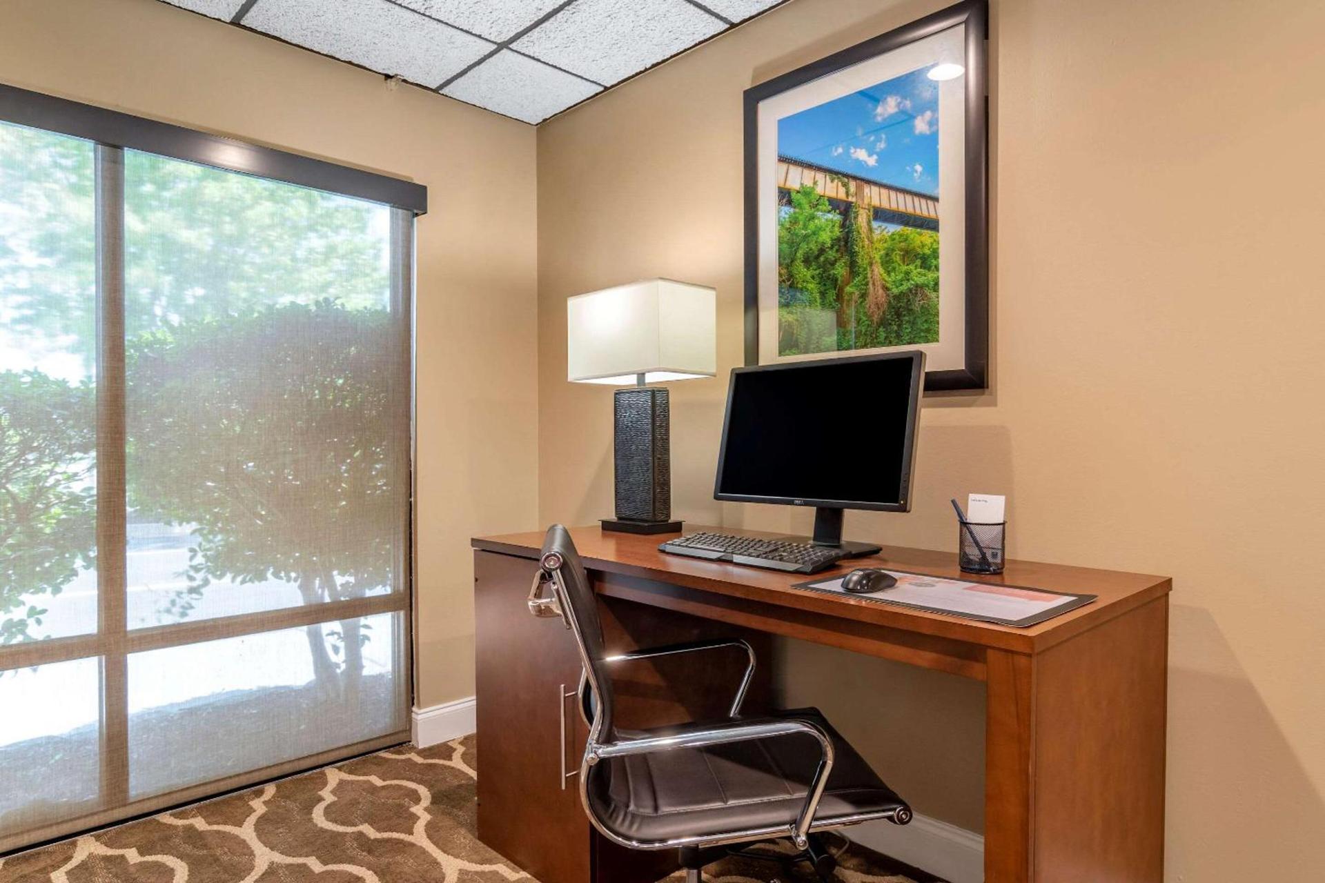 Comfort Inn & Suites Athens North photo 32