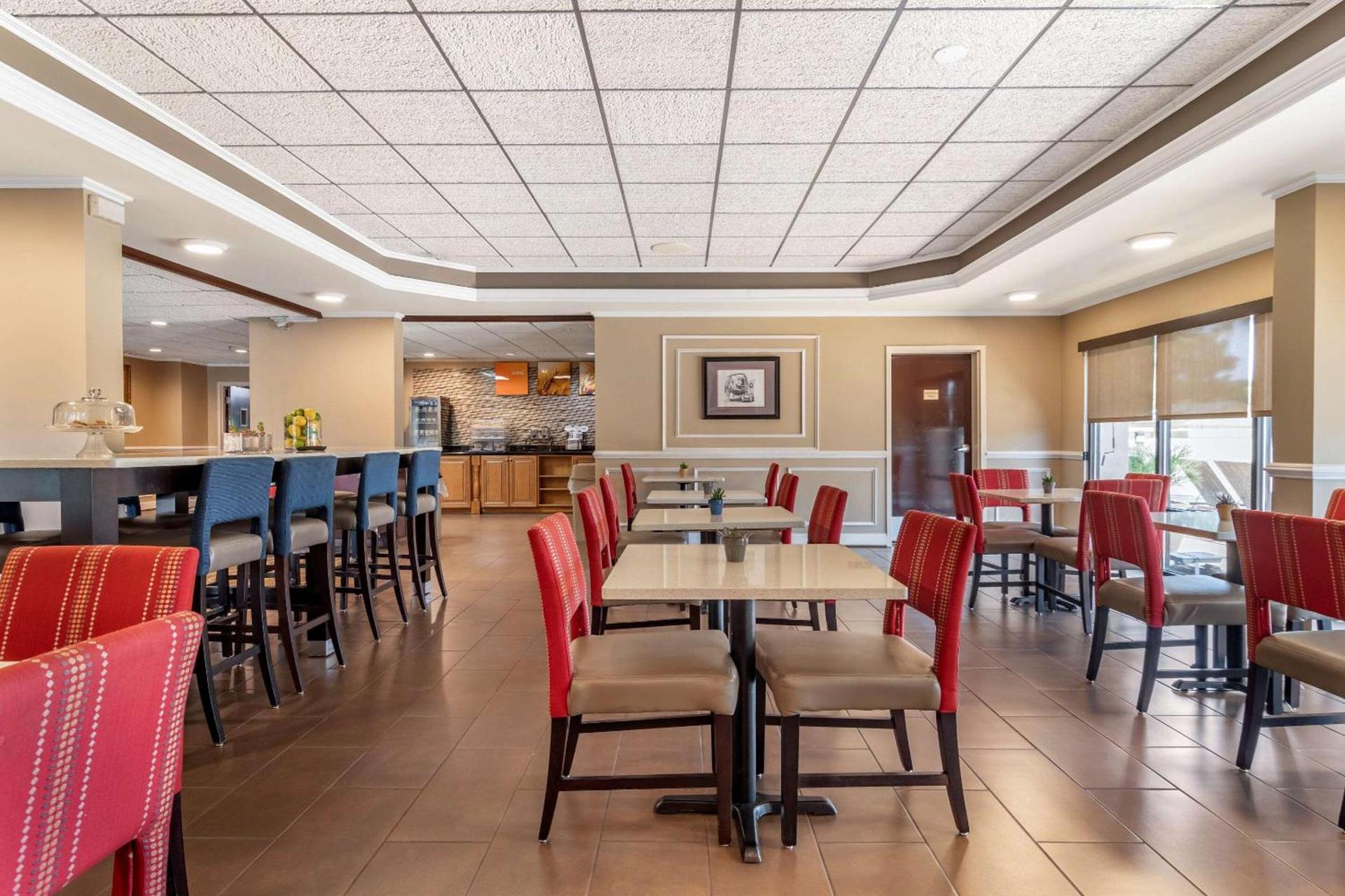 Comfort Inn & Suites Athens North photo 35