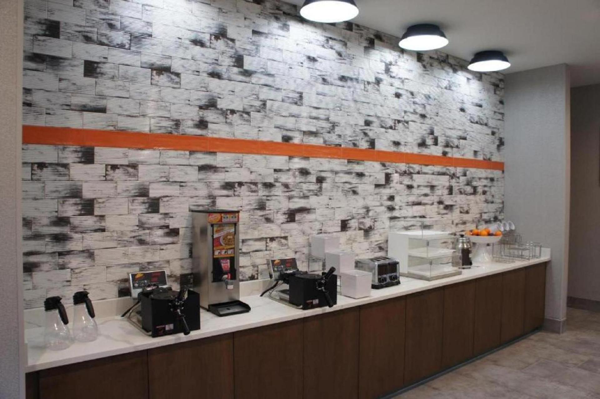La Quinta Inn & Suites by Wyndham Oxford photo 36