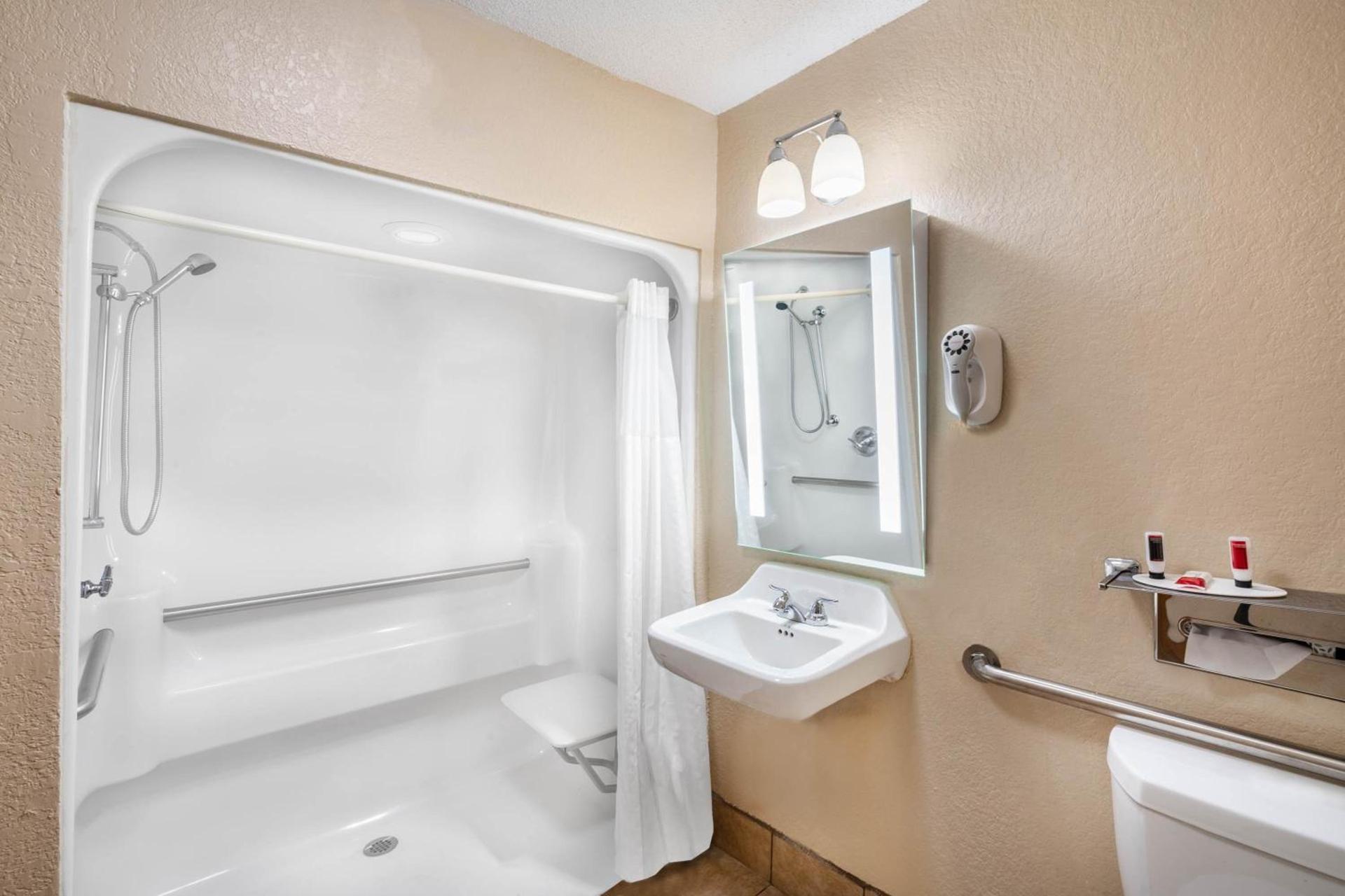 Baymont by Wyndham Tupelo photo 19