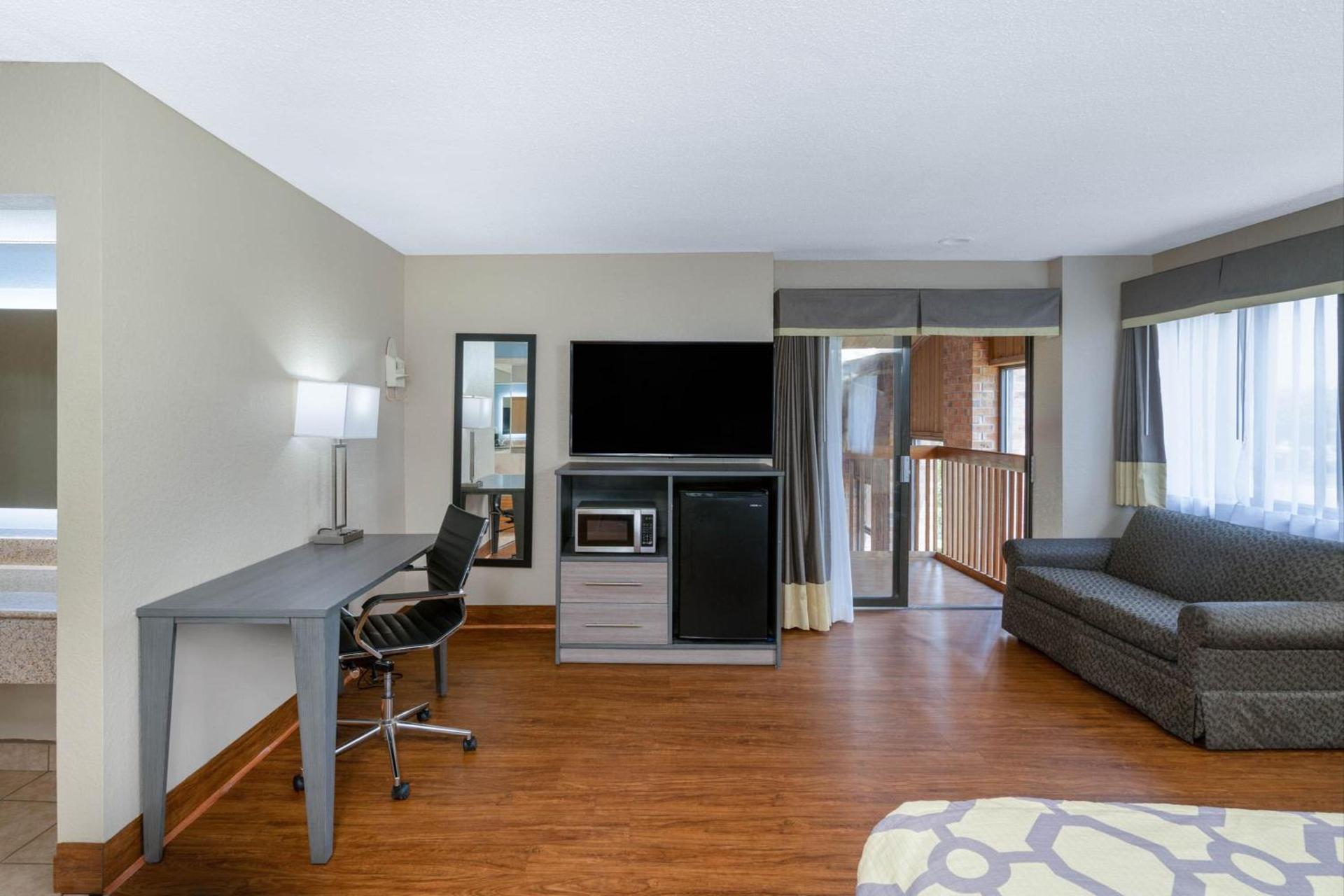Baymont by Wyndham Tupelo photo 14