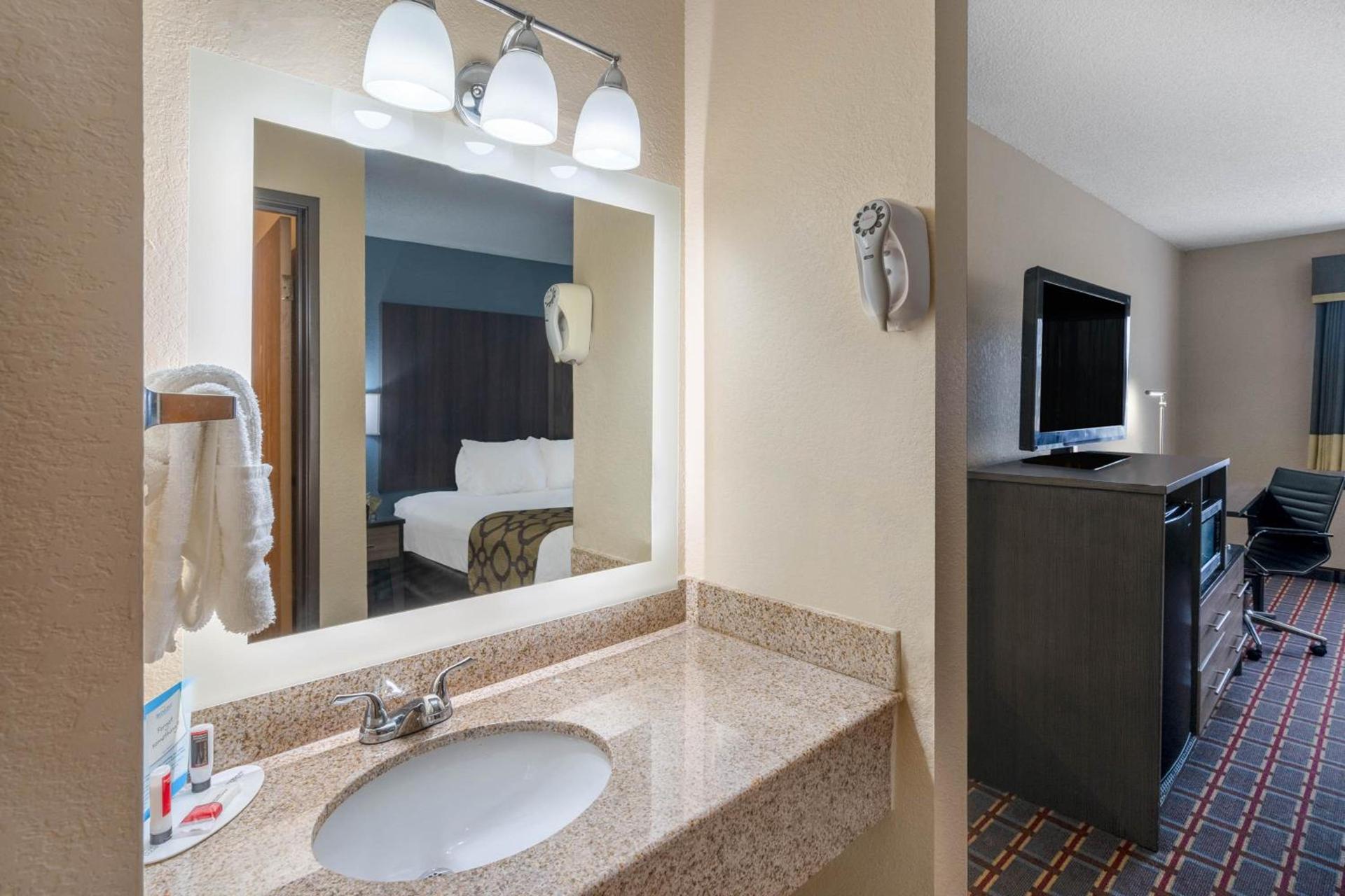 Baymont by Wyndham Tupelo photo 9