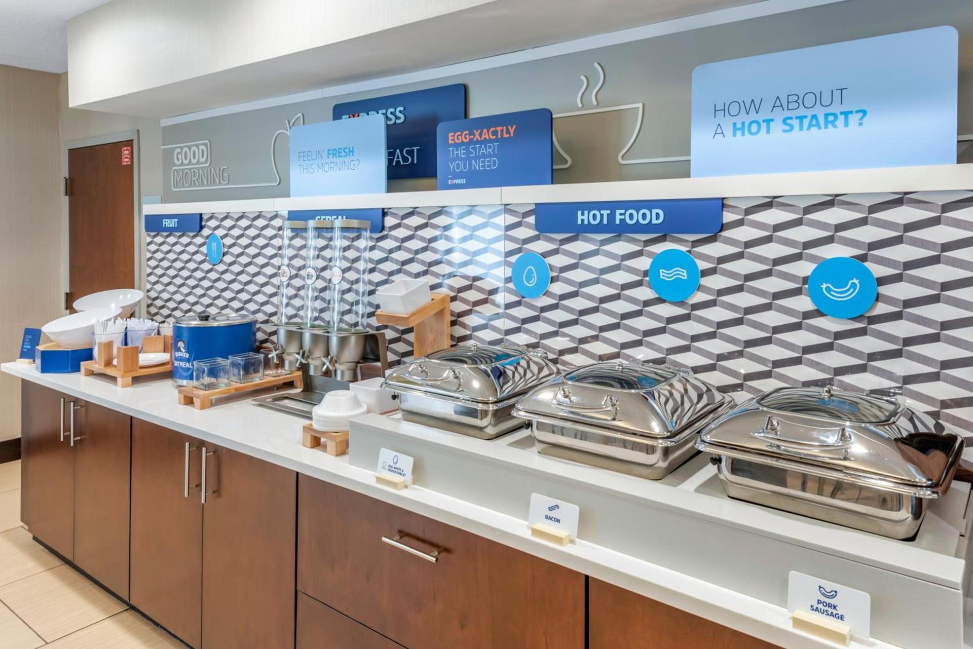 Holiday Inn Express Hotel & Suites Cincinnati-Blue Ash by IHG photo 15