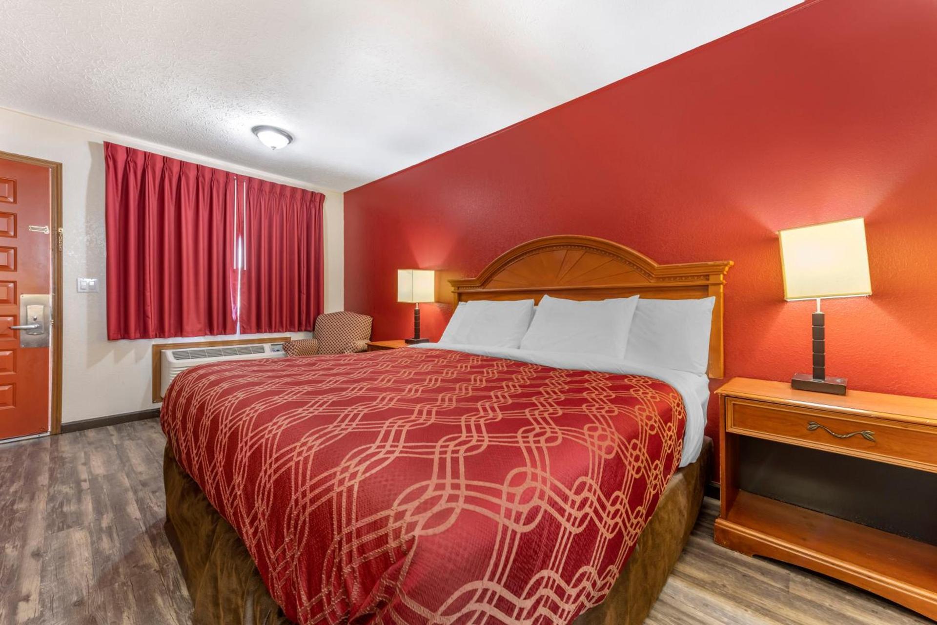 Econo Lodge Wooster photo 13