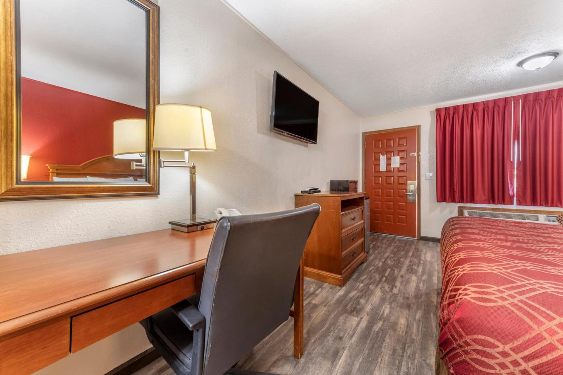 Econo Lodge Wooster photo 19