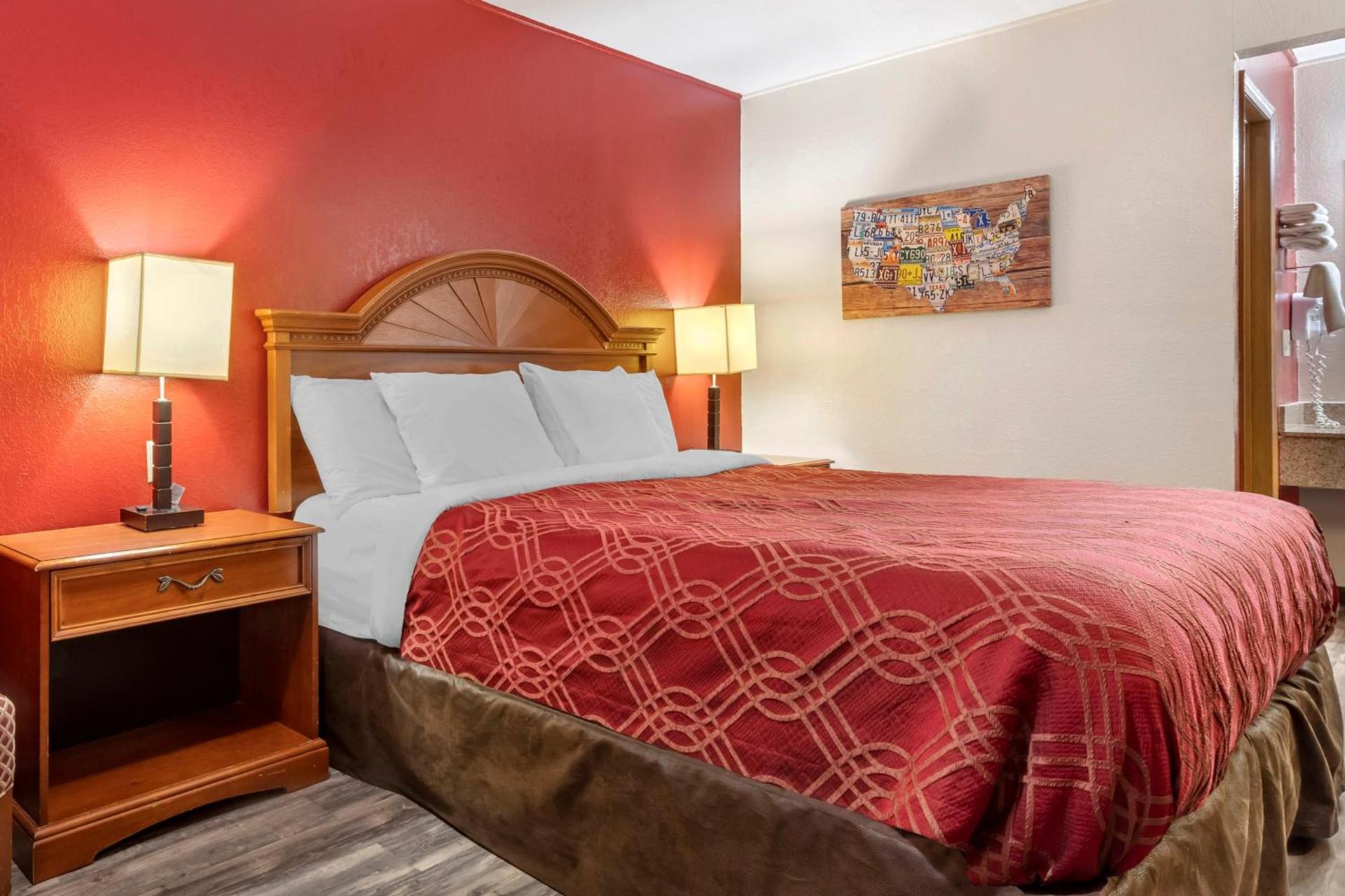 Econo Lodge Wooster photo 14