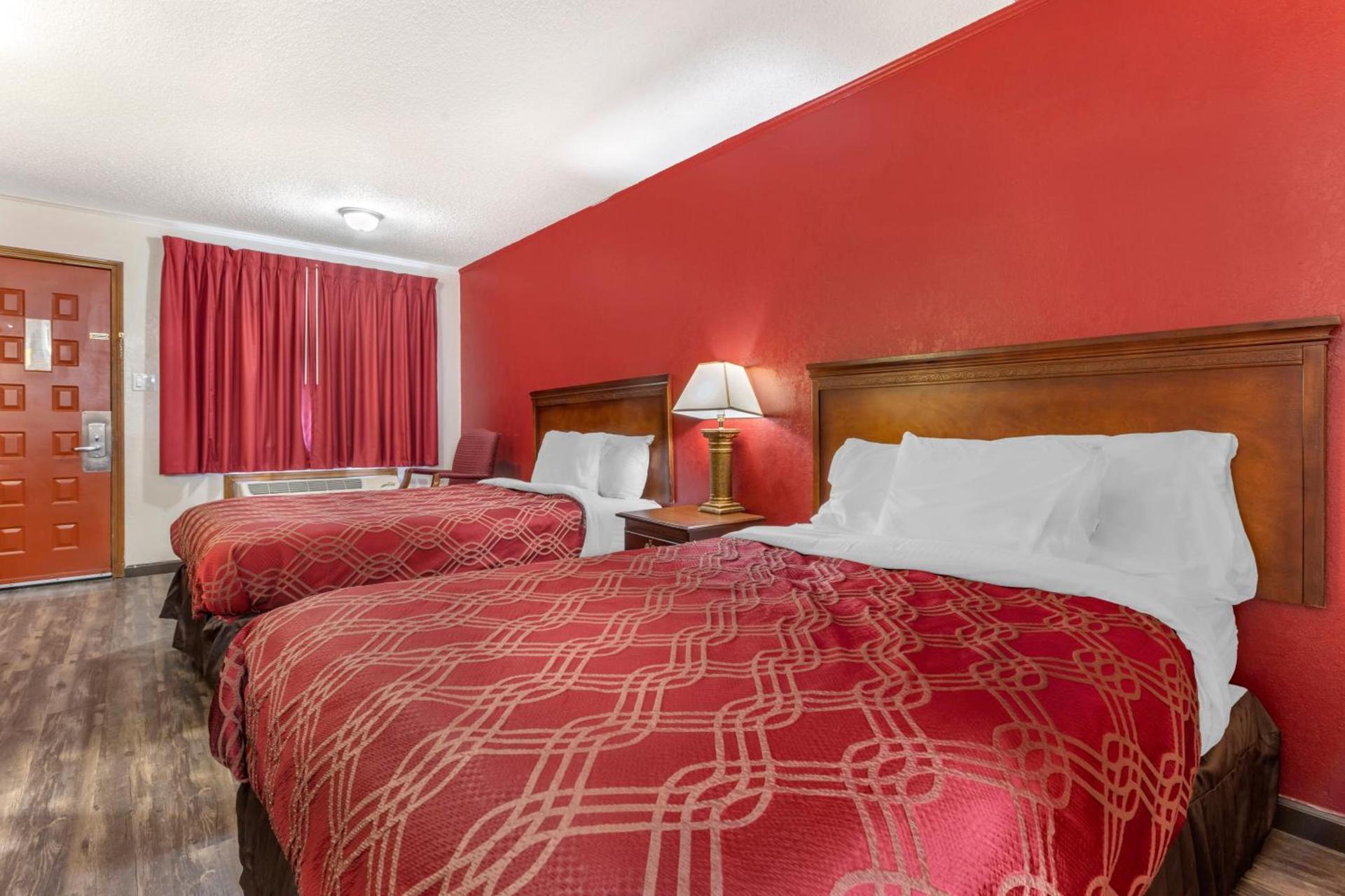 Econo Lodge Wooster photo 18