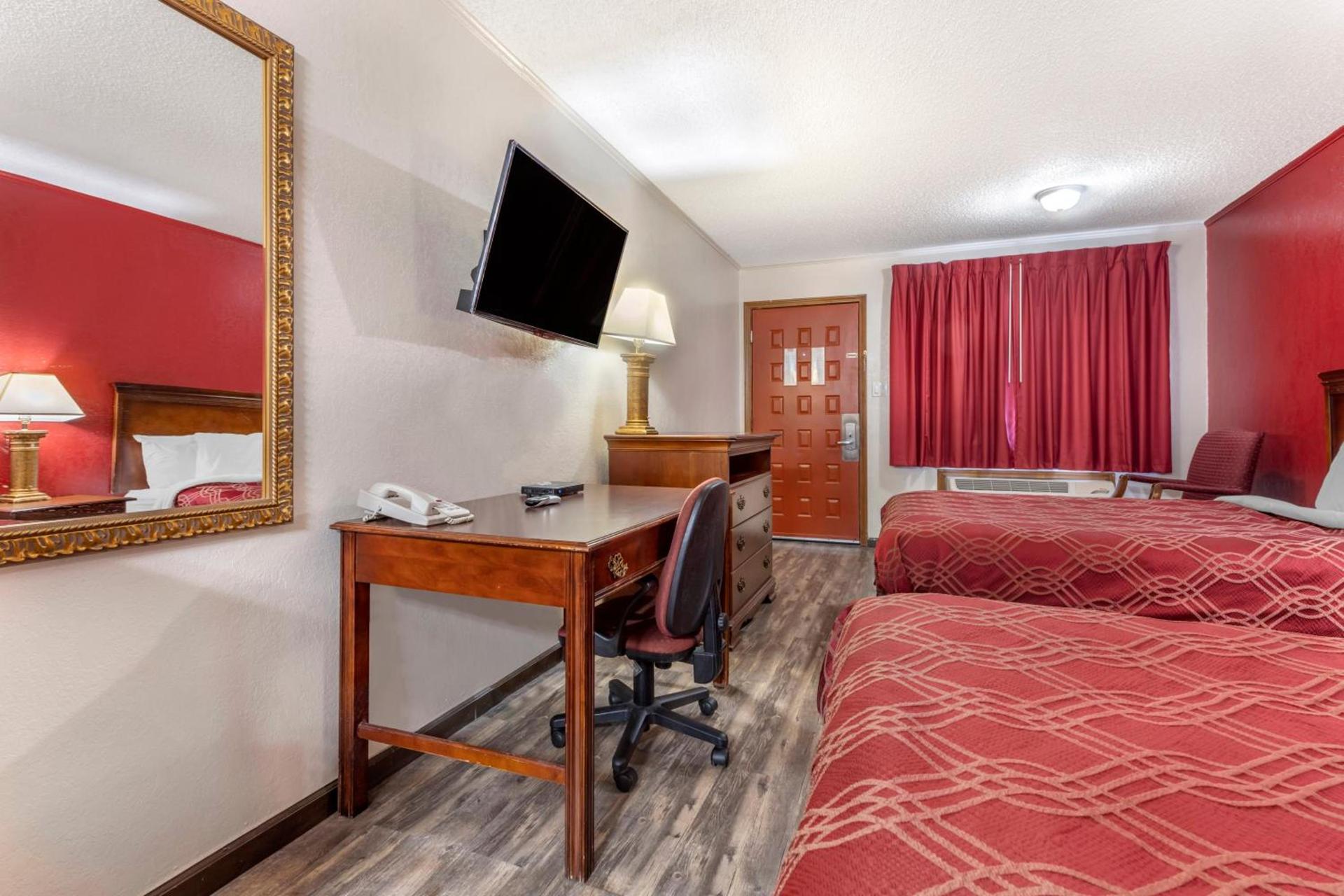 Econo Lodge Wooster photo 16