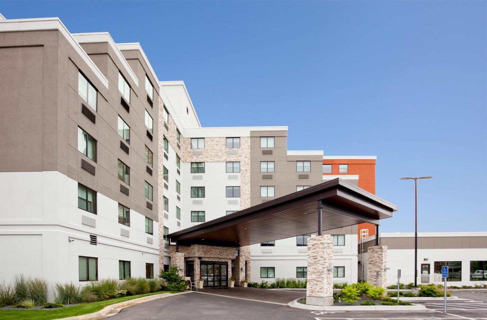 Holiday Inn Express Roseville-St. Paul by IHG photo 2