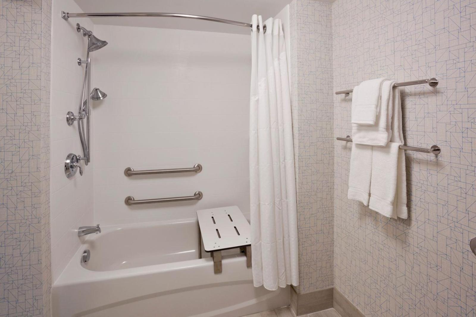 Holiday Inn Express Roseville-St. Paul by IHG photo 17