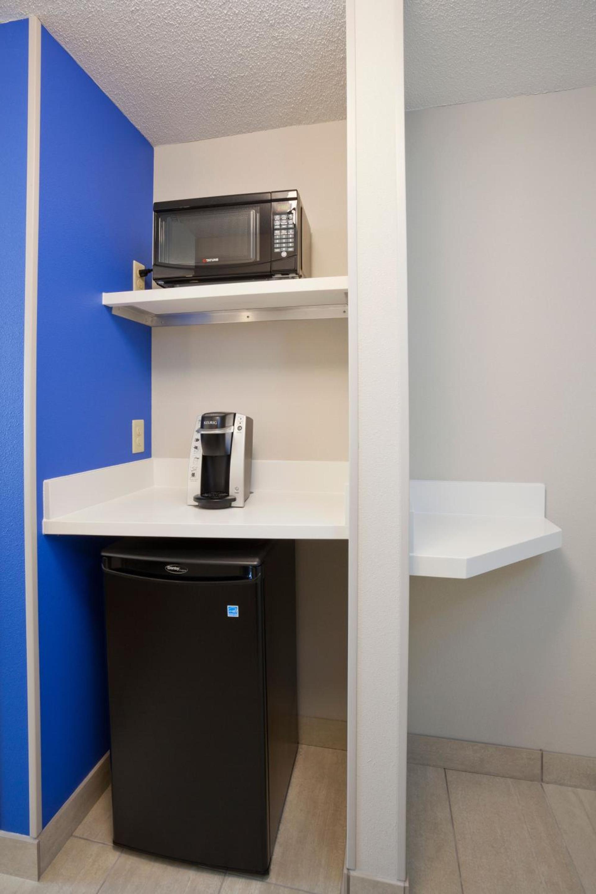 Holiday Inn Express Roseville-St. Paul by IHG photo 9