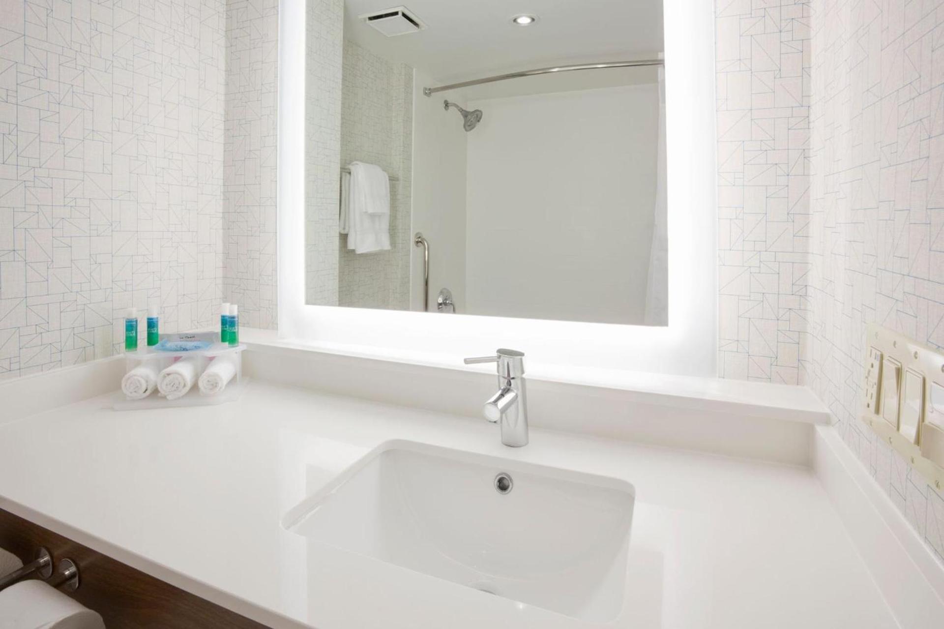 Holiday Inn Express Roseville-St. Paul by IHG photo 15