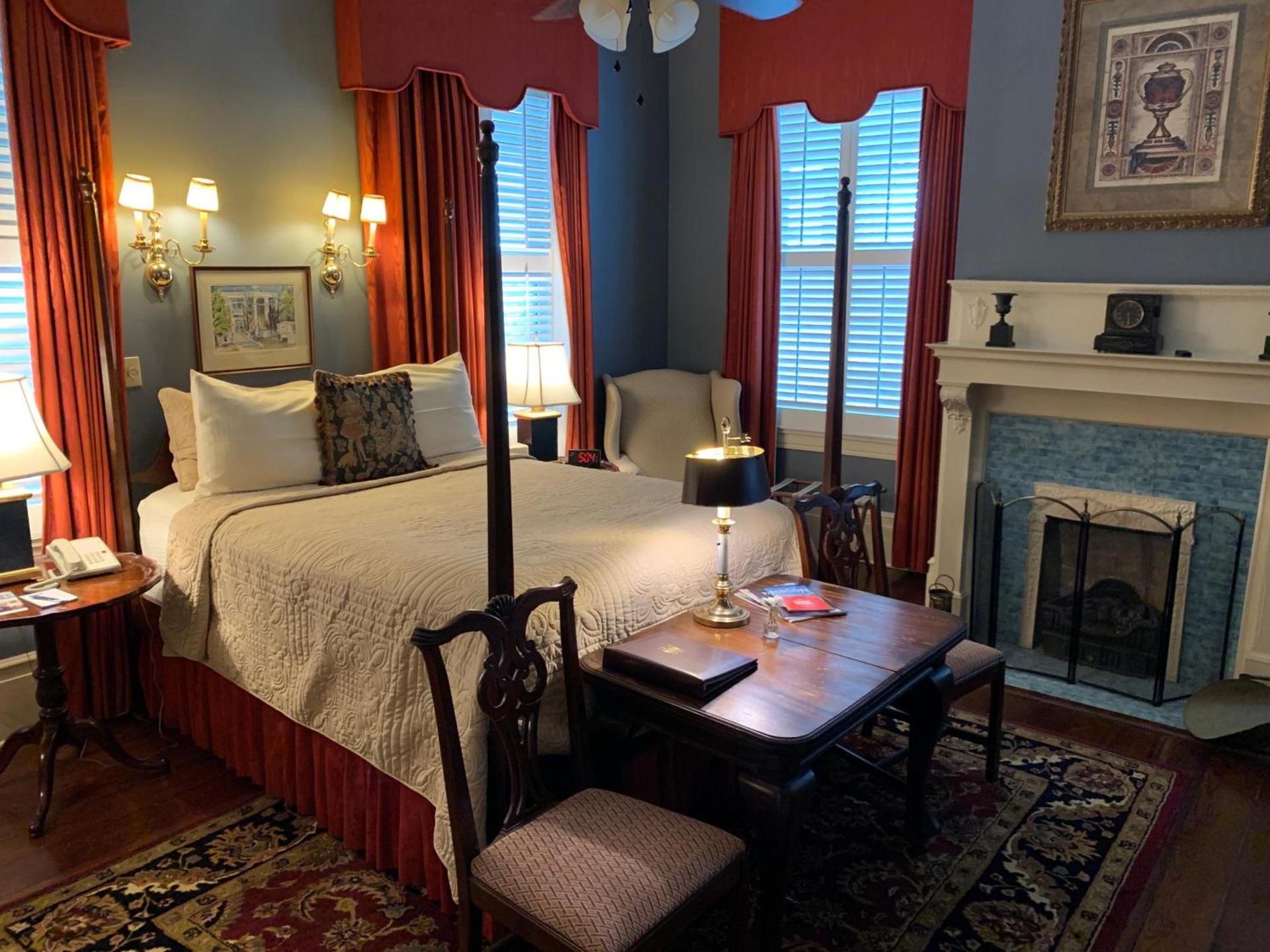 1842 Inn photo 11