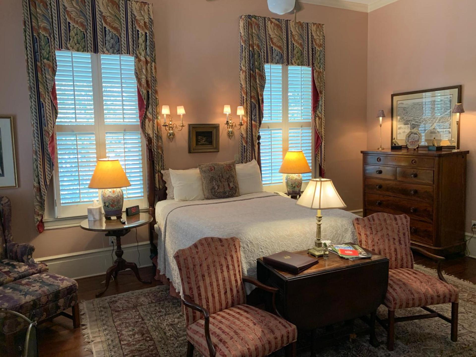 1842 Inn photo 12