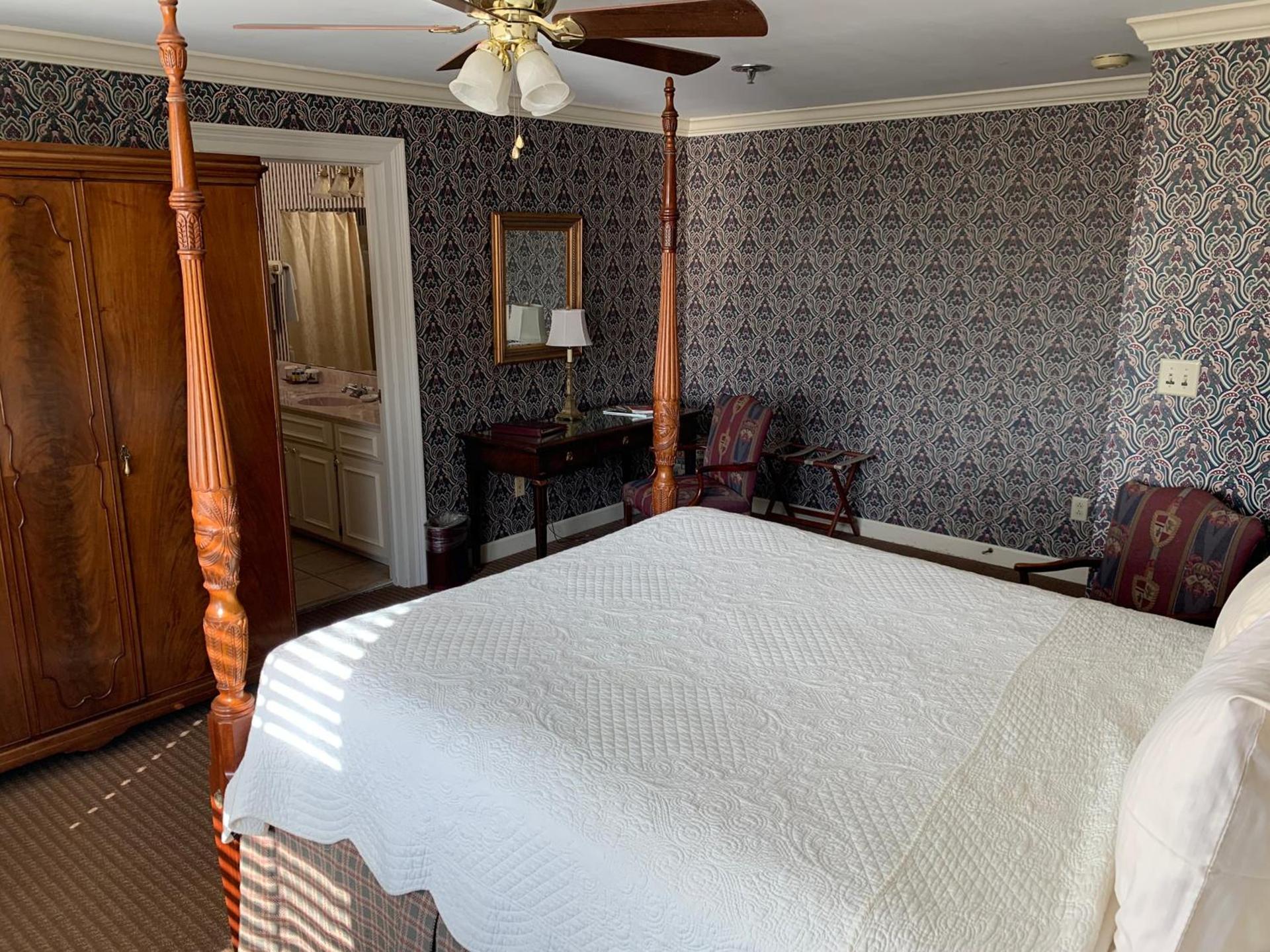 1842 Inn photo 8