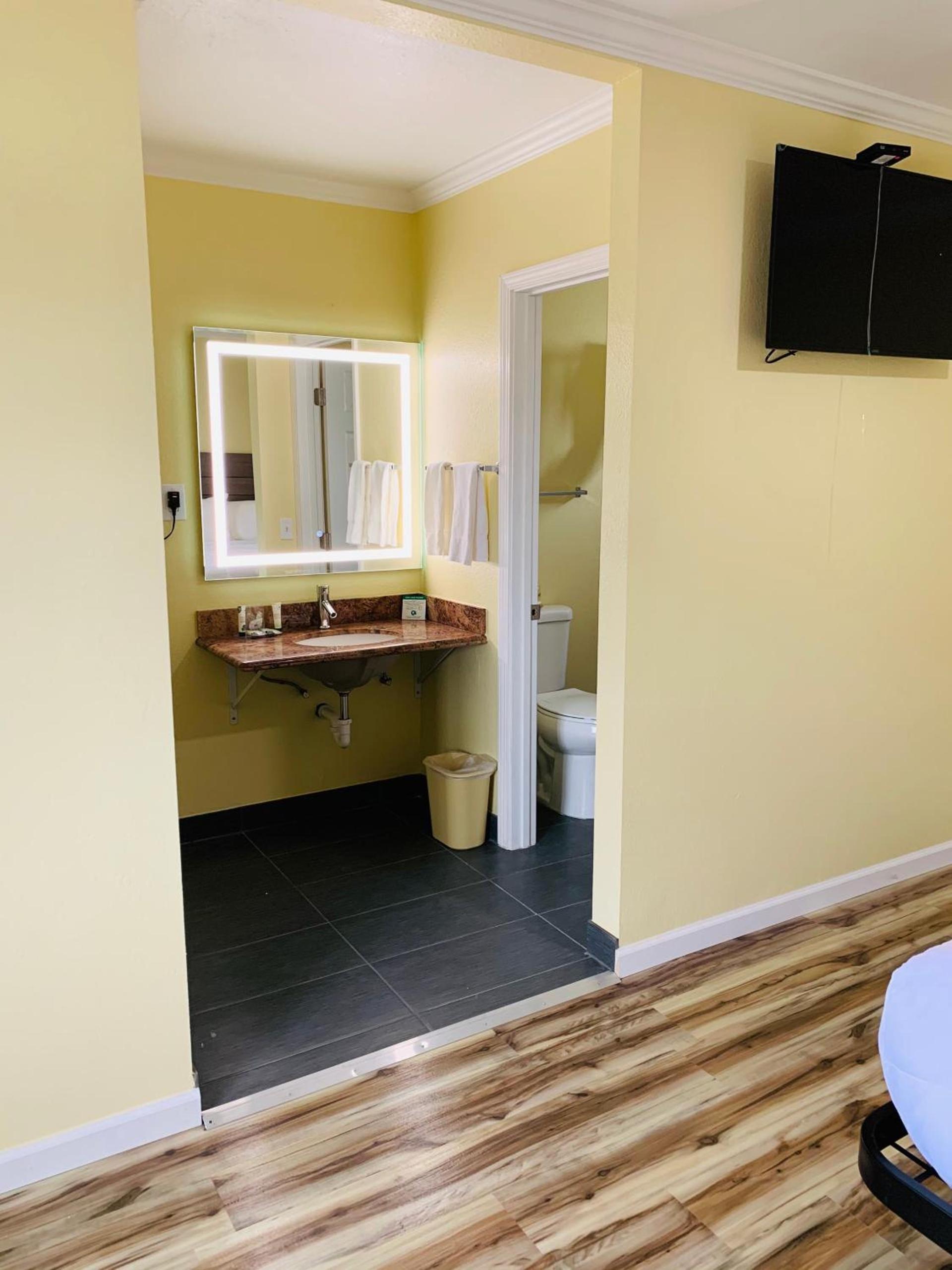 Central Coast Inn photo 47