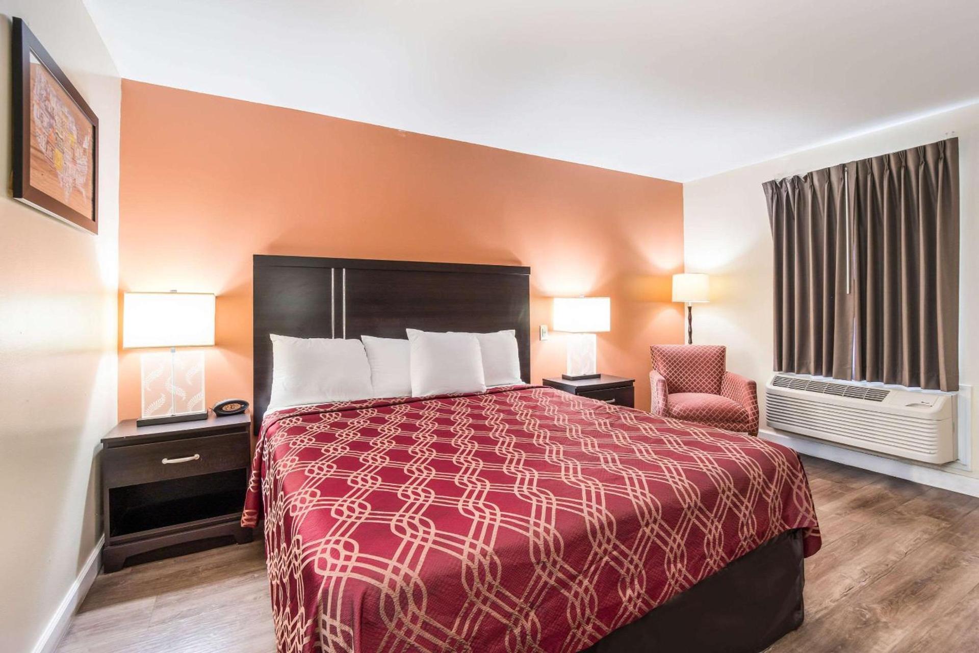 Econo Lodge Santee photo 10