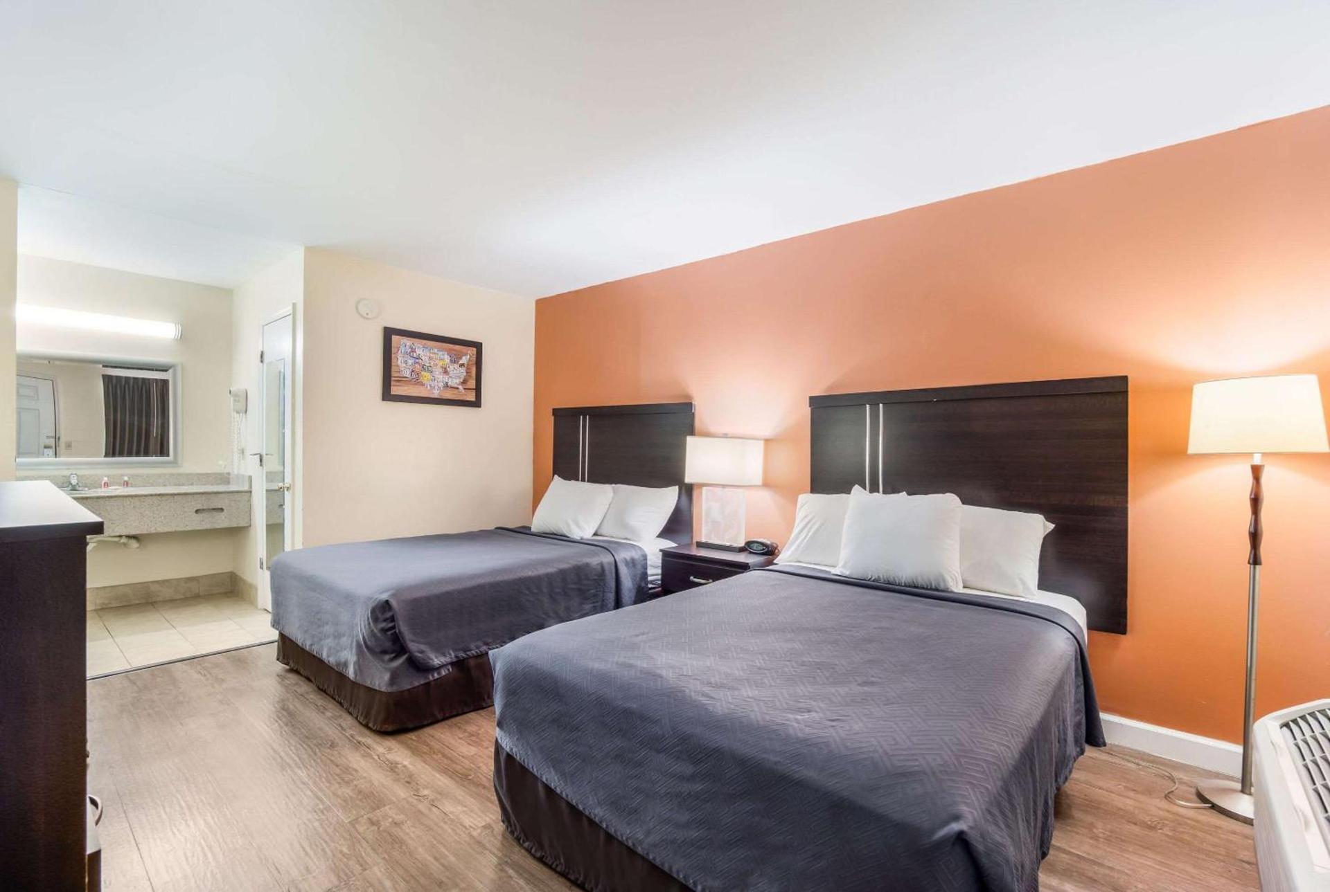 Econo Lodge Santee photo 13