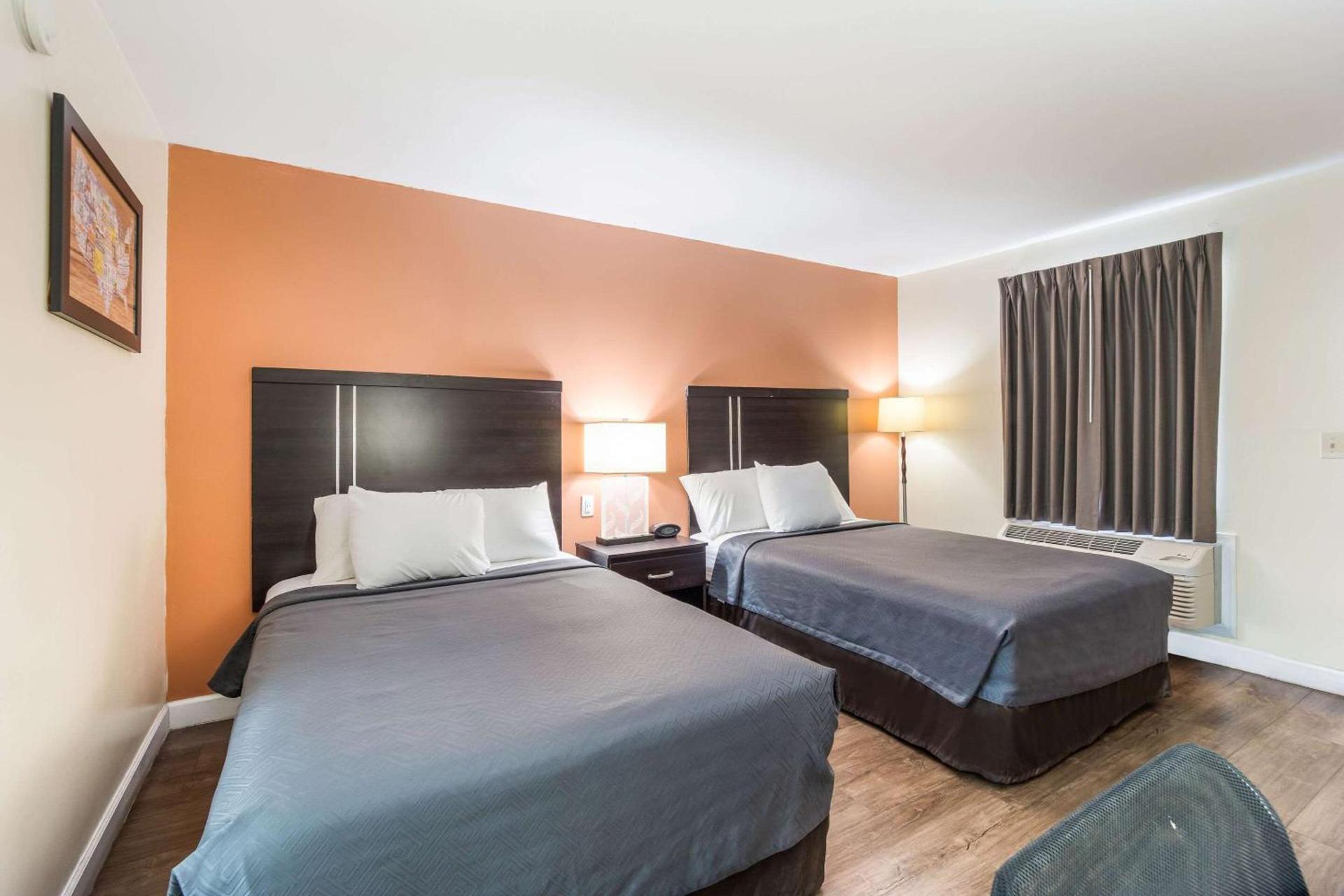 Econo Lodge Santee photo 15