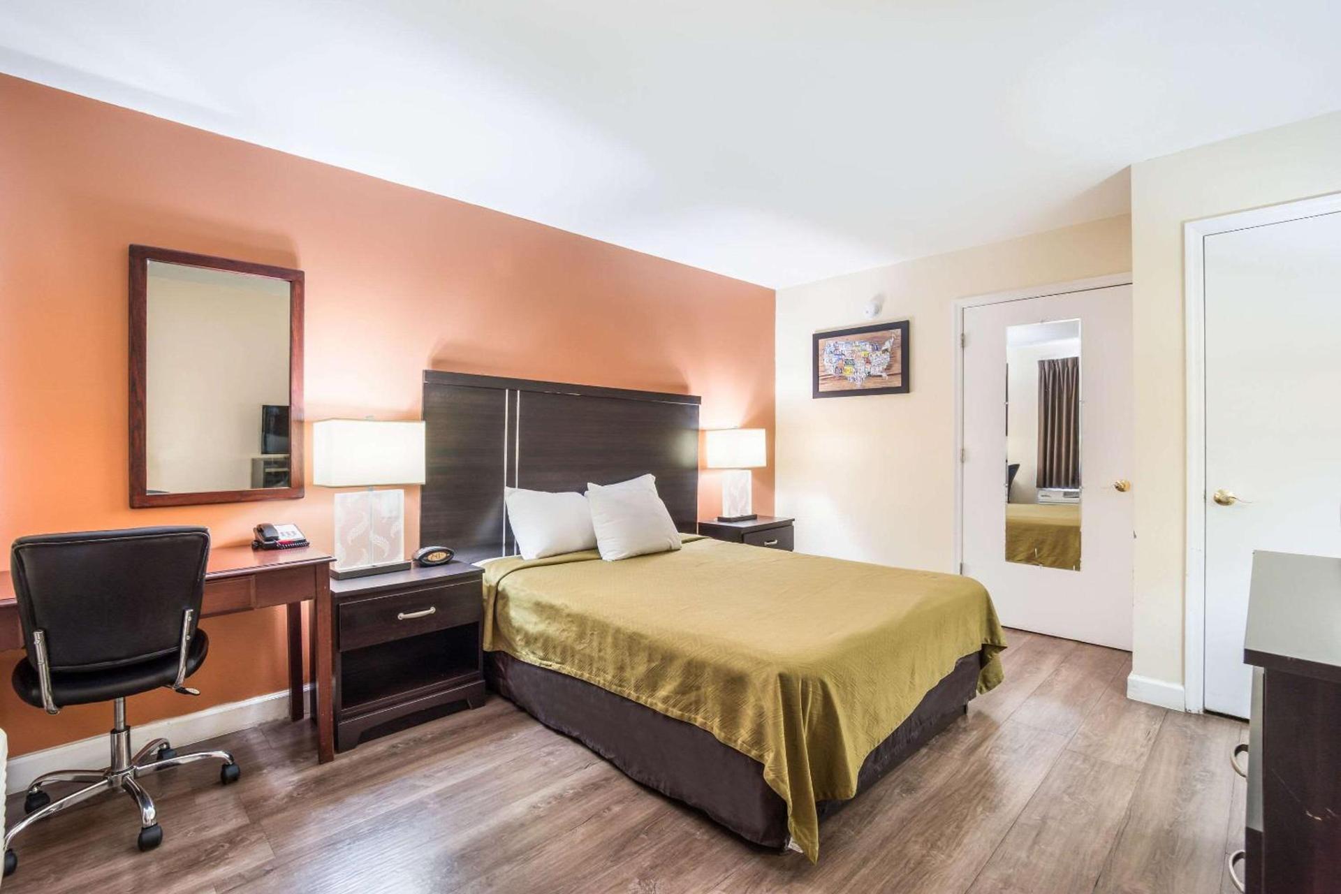 Econo Lodge Santee photo 19