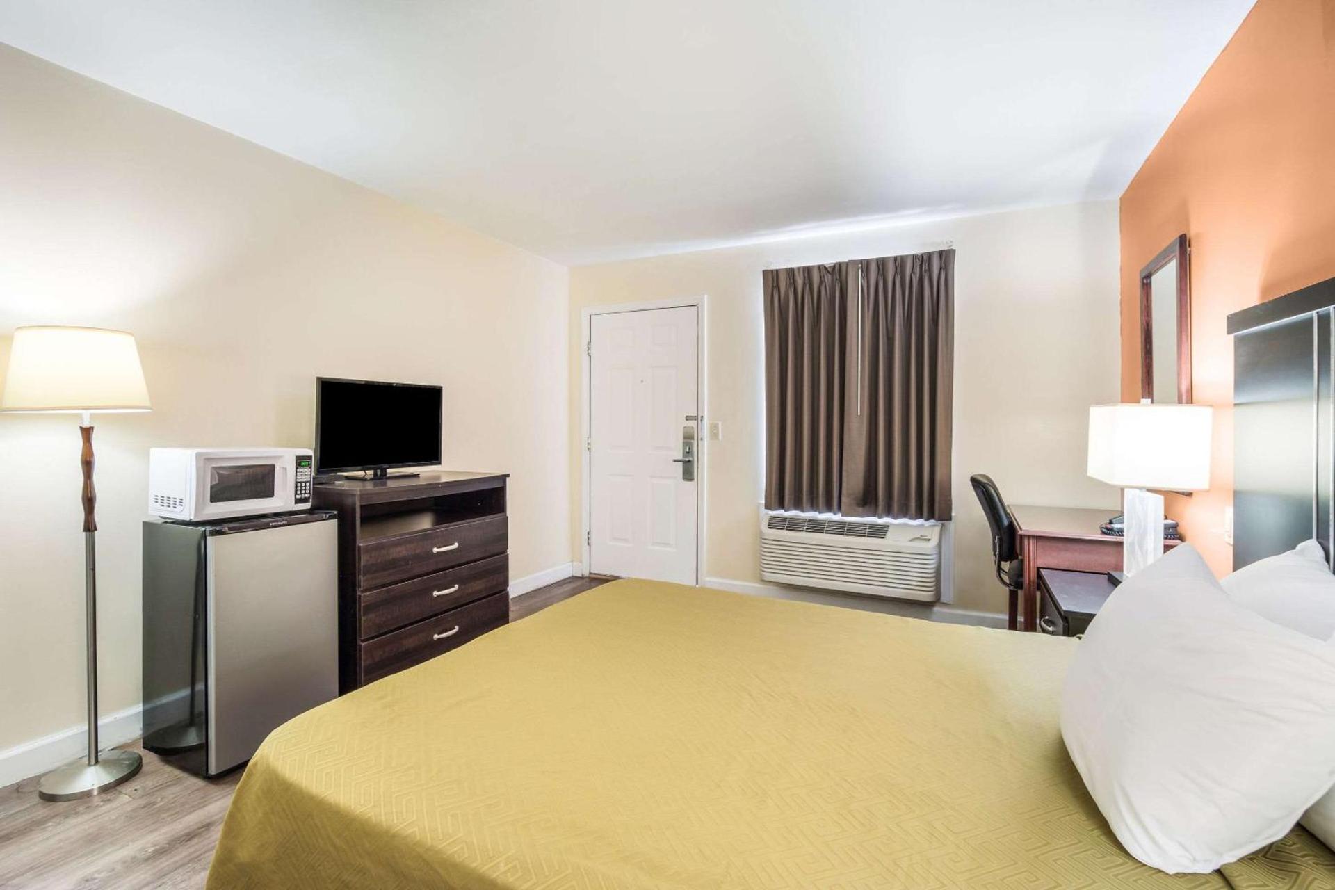 Econo Lodge Santee photo 18