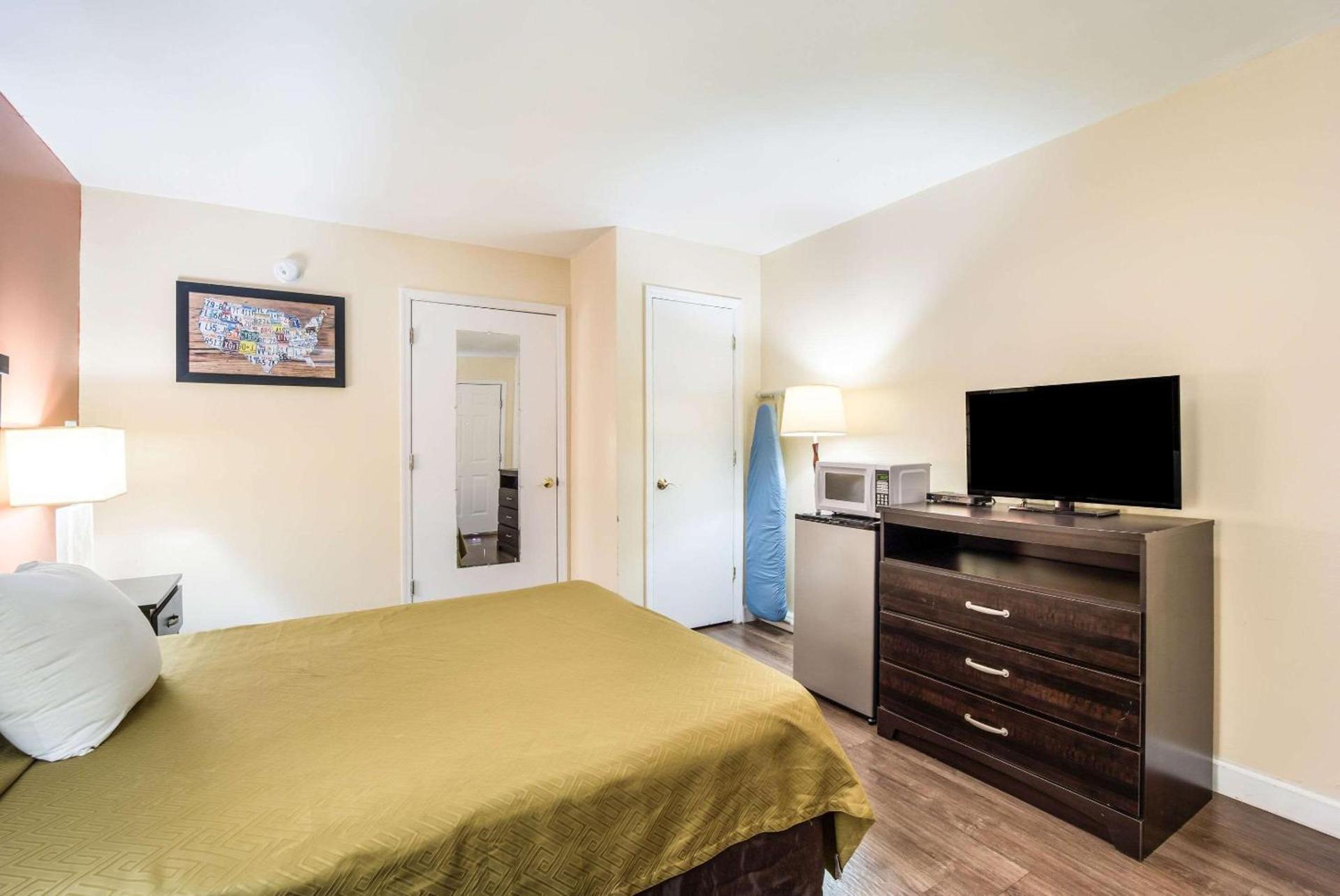 Econo Lodge Santee photo 20