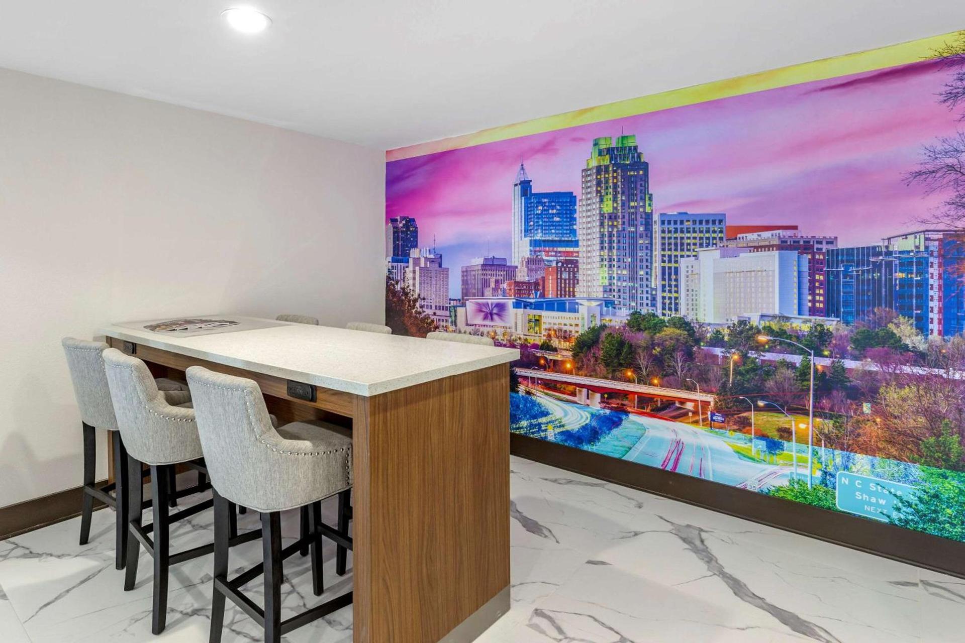 Clarion Pointe Raleigh Midtown photo 7