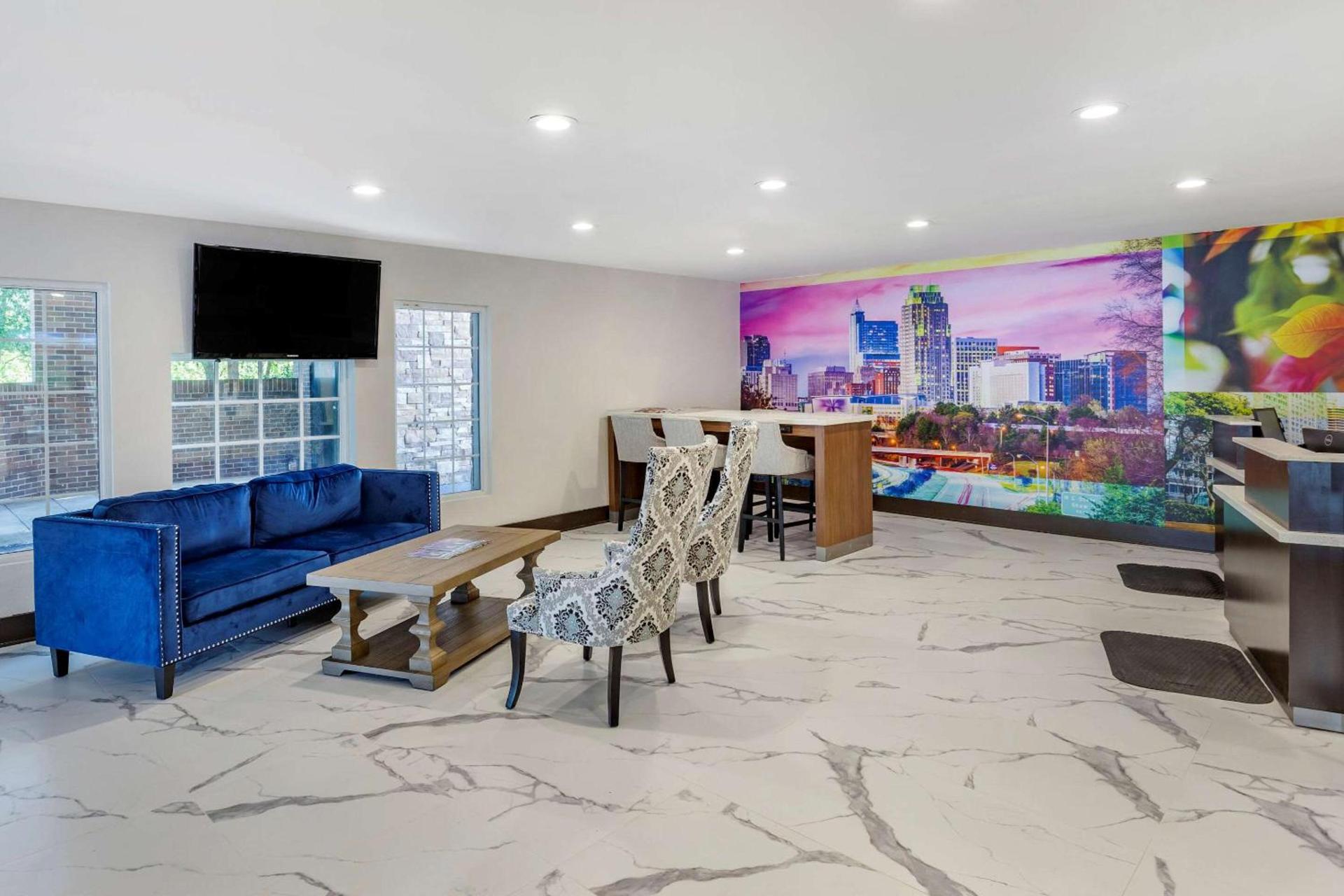Clarion Pointe Raleigh Midtown photo 4