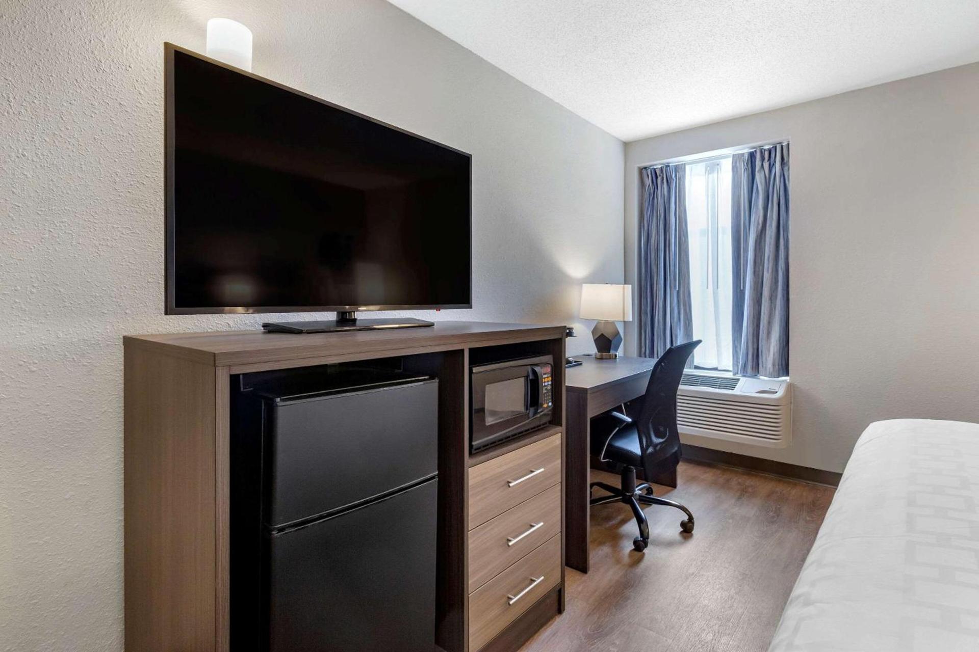 Clarion Pointe Raleigh Midtown photo 9