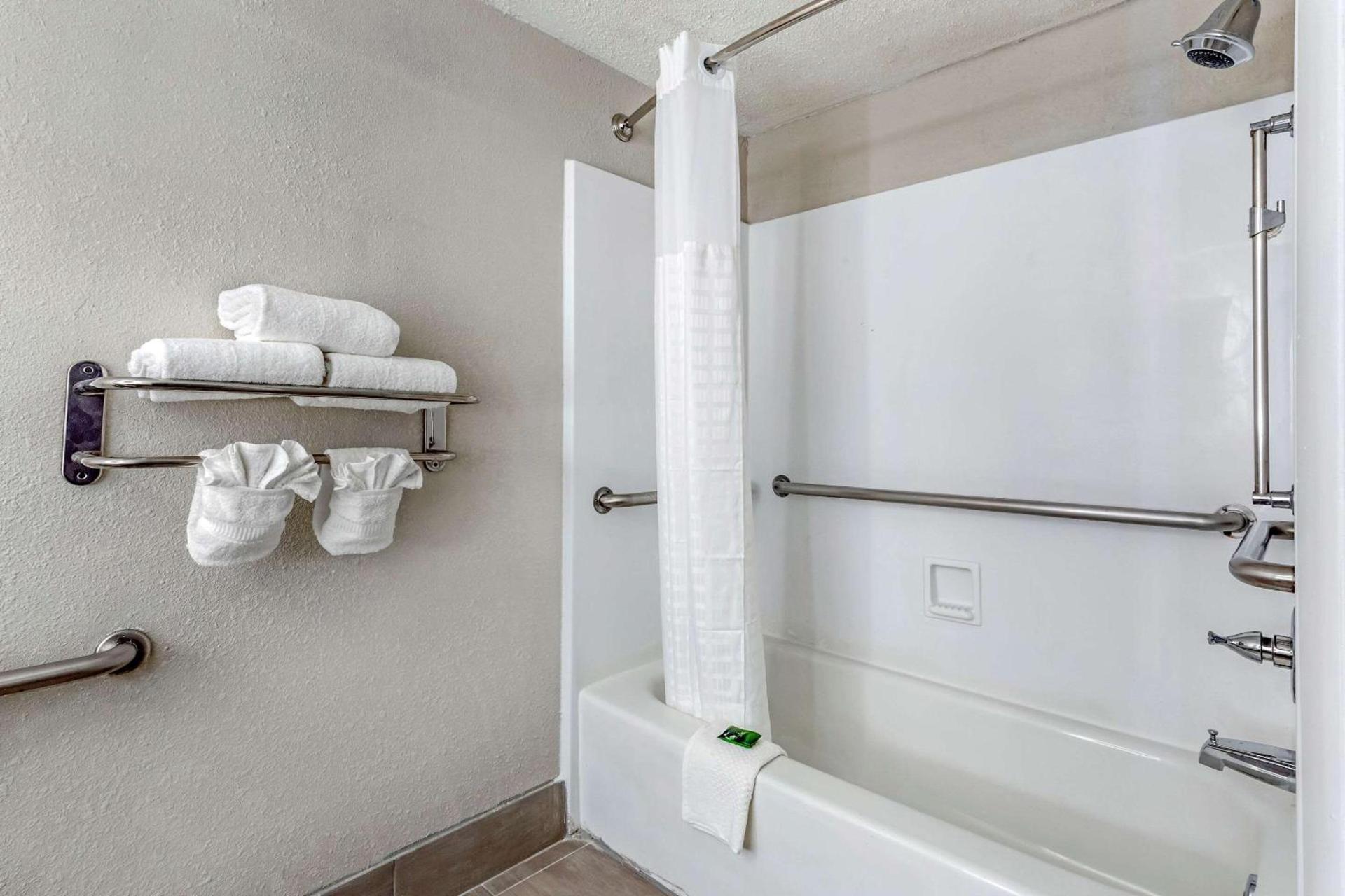 Clarion Pointe Raleigh Midtown photo 11
