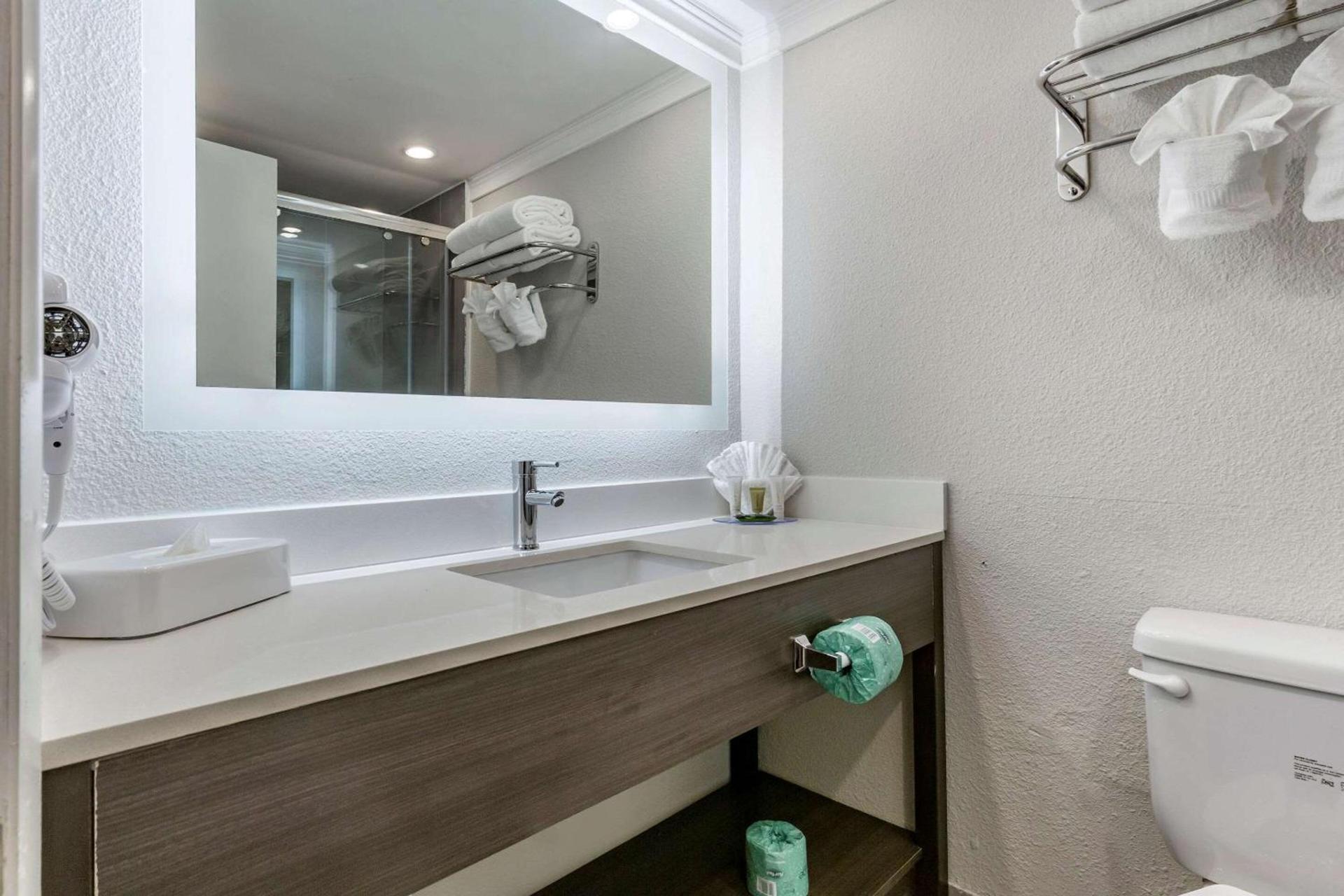 Clarion Pointe Raleigh Midtown photo 15