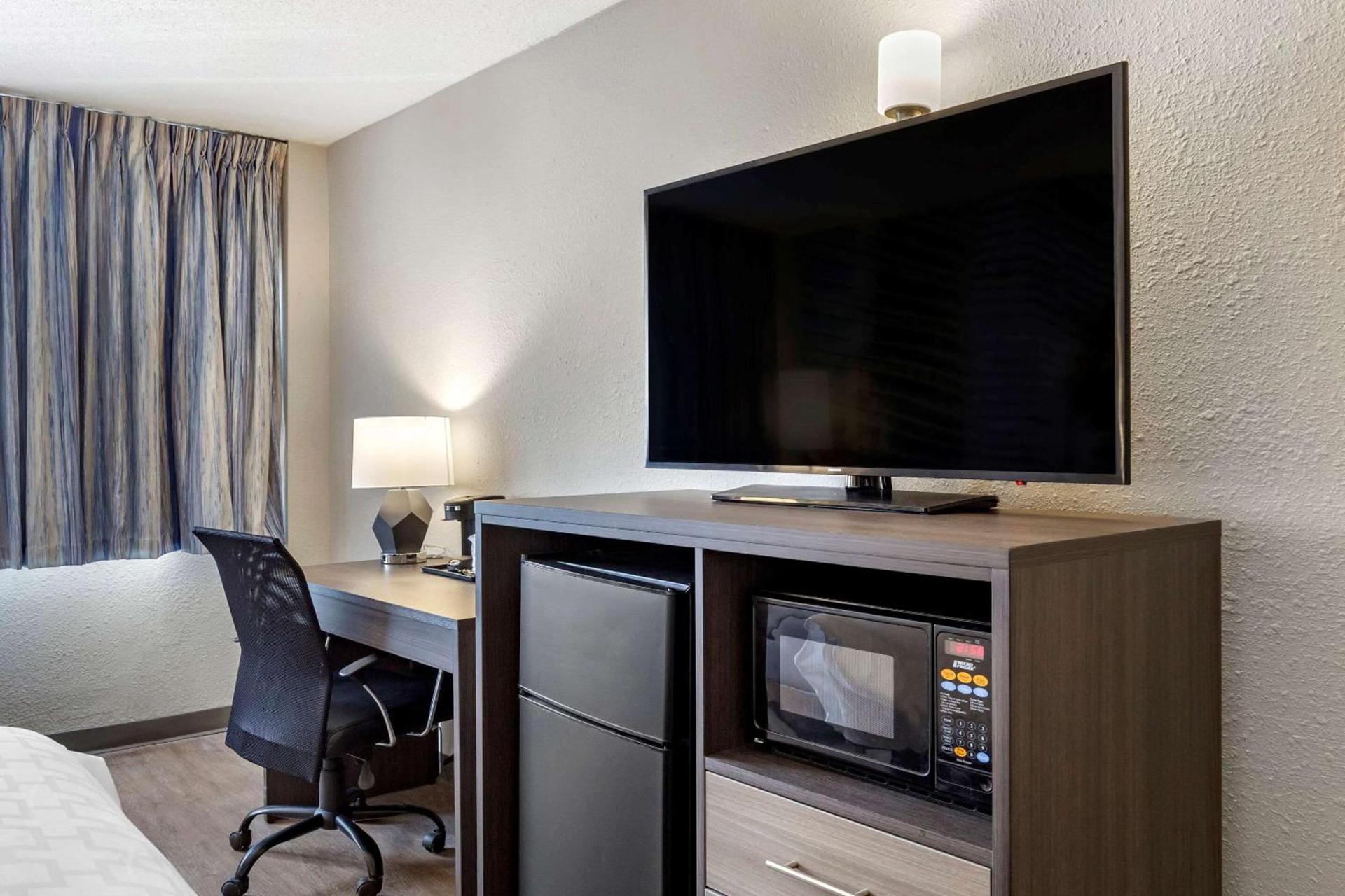 Clarion Pointe Raleigh Midtown photo 18
