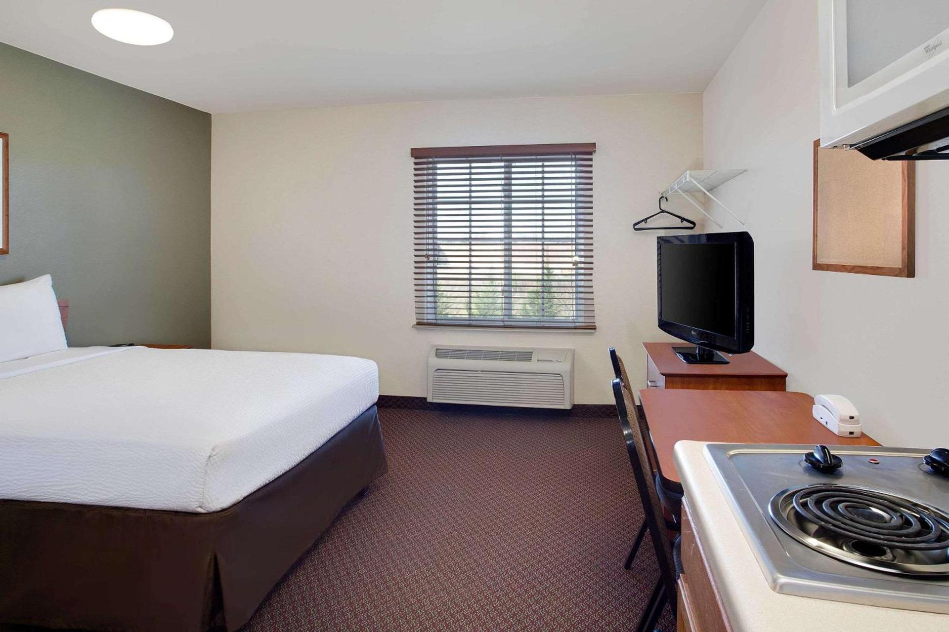 WoodSpring Suites Colonial Heights Fort Lee photo 6