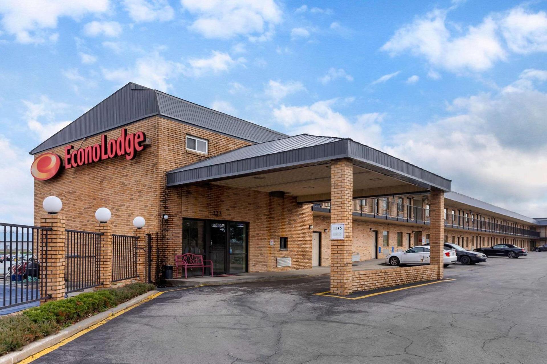 Econo Lodge Belton - Kansas City South photo 3