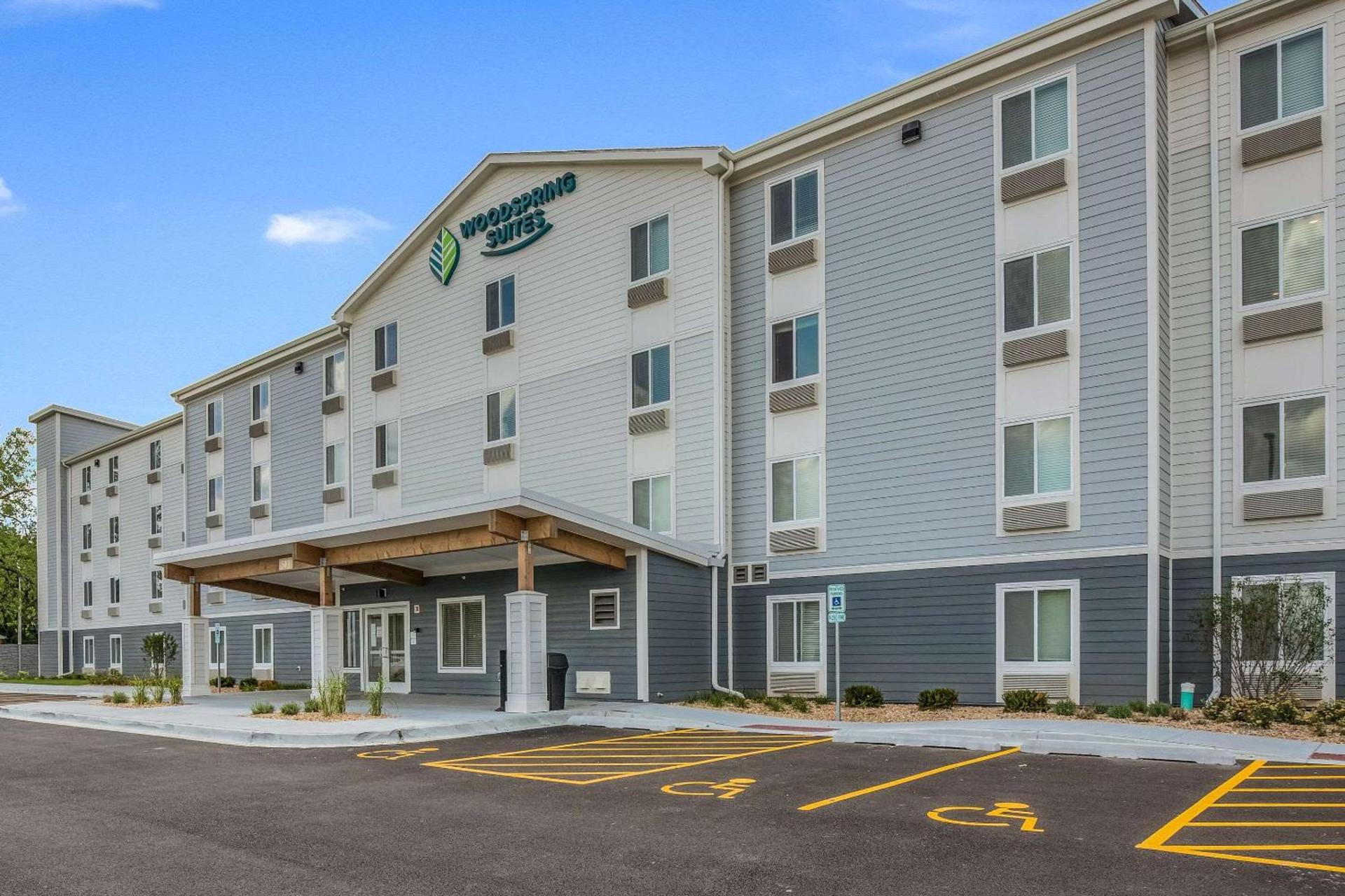 WoodSpring Suites Chicago Midway photo 2