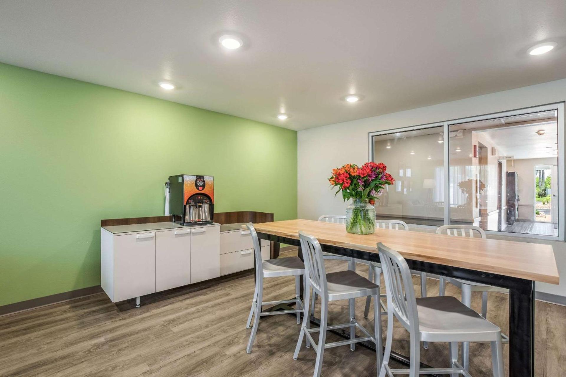 WoodSpring Suites Chicago Midway photo 7