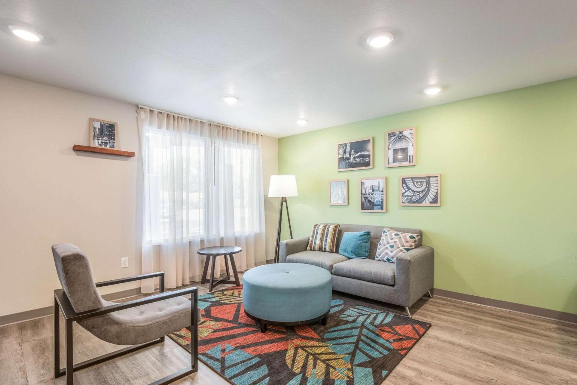 WoodSpring Suites Chicago Midway photo 6