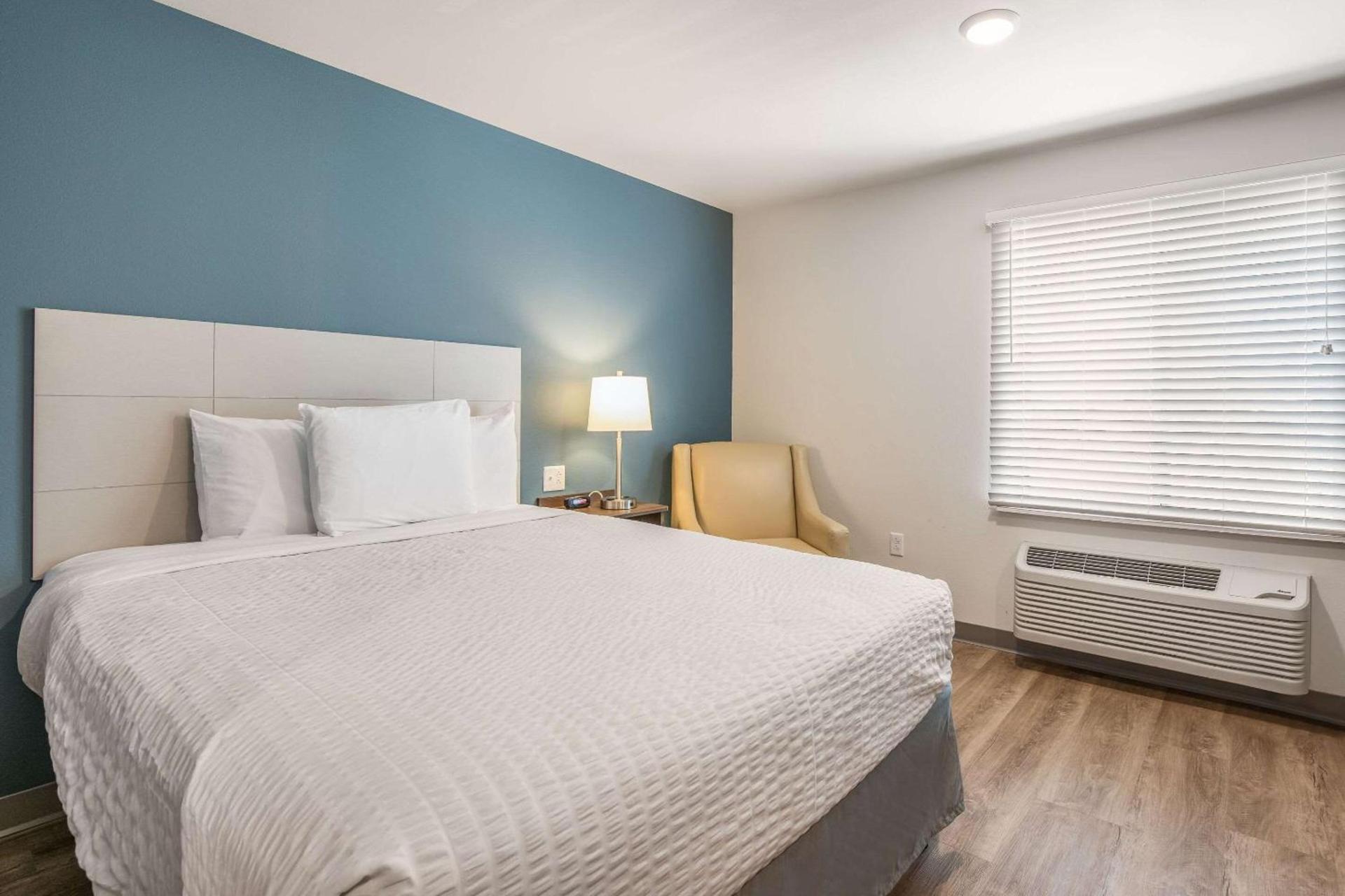 WoodSpring Suites Chicago Midway photo 9