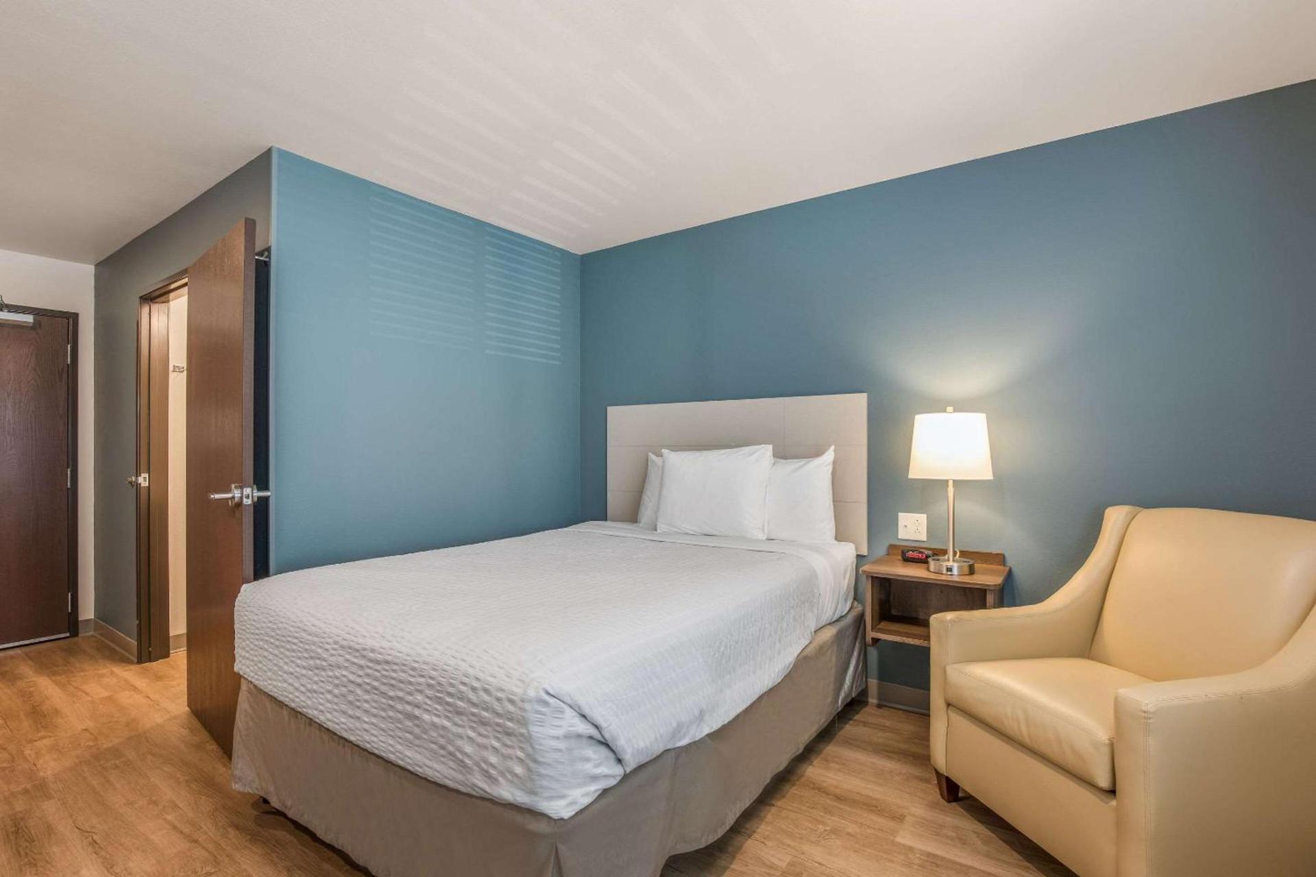 WoodSpring Suites Chicago Midway photo 10