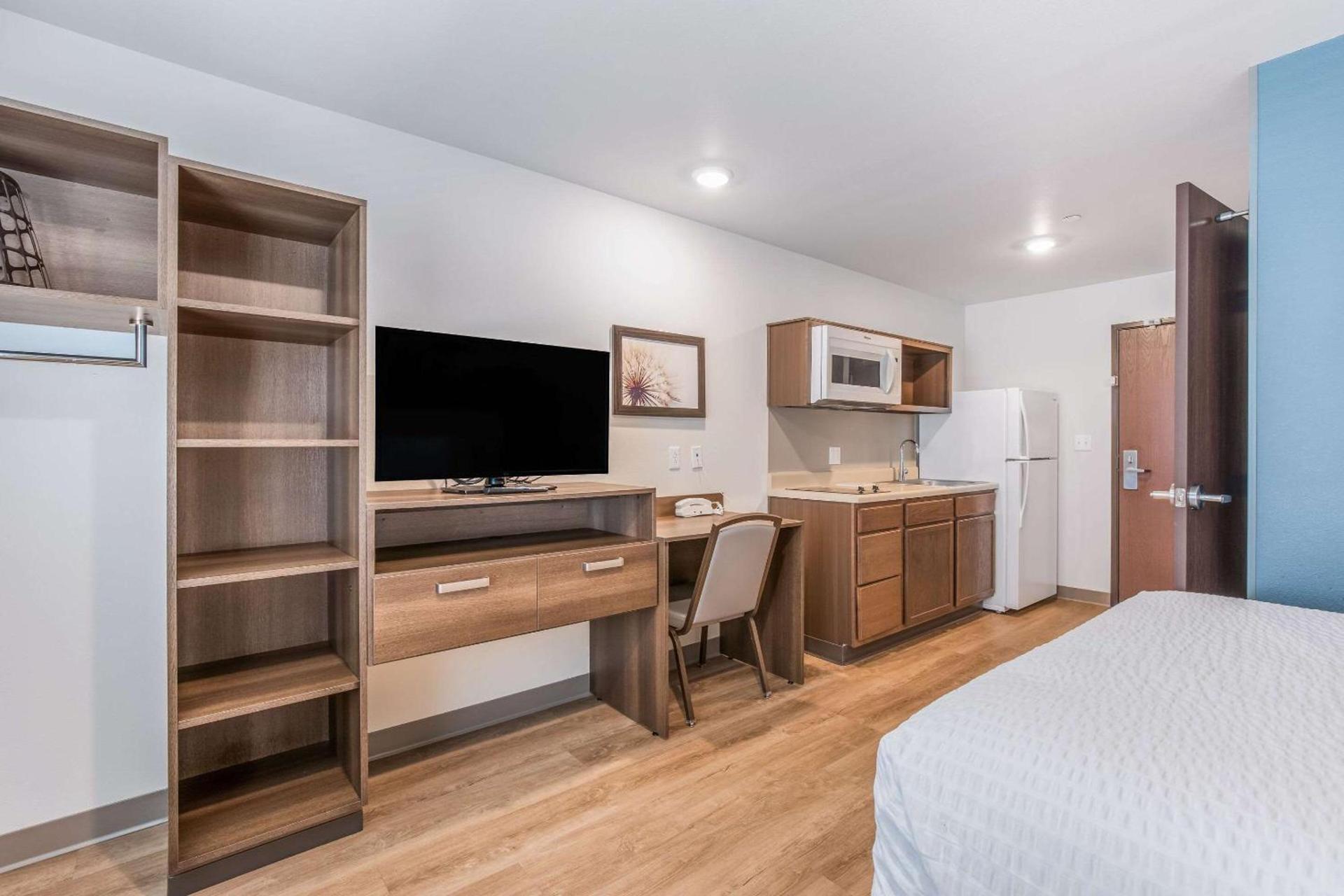 WoodSpring Suites Chicago Midway photo 11