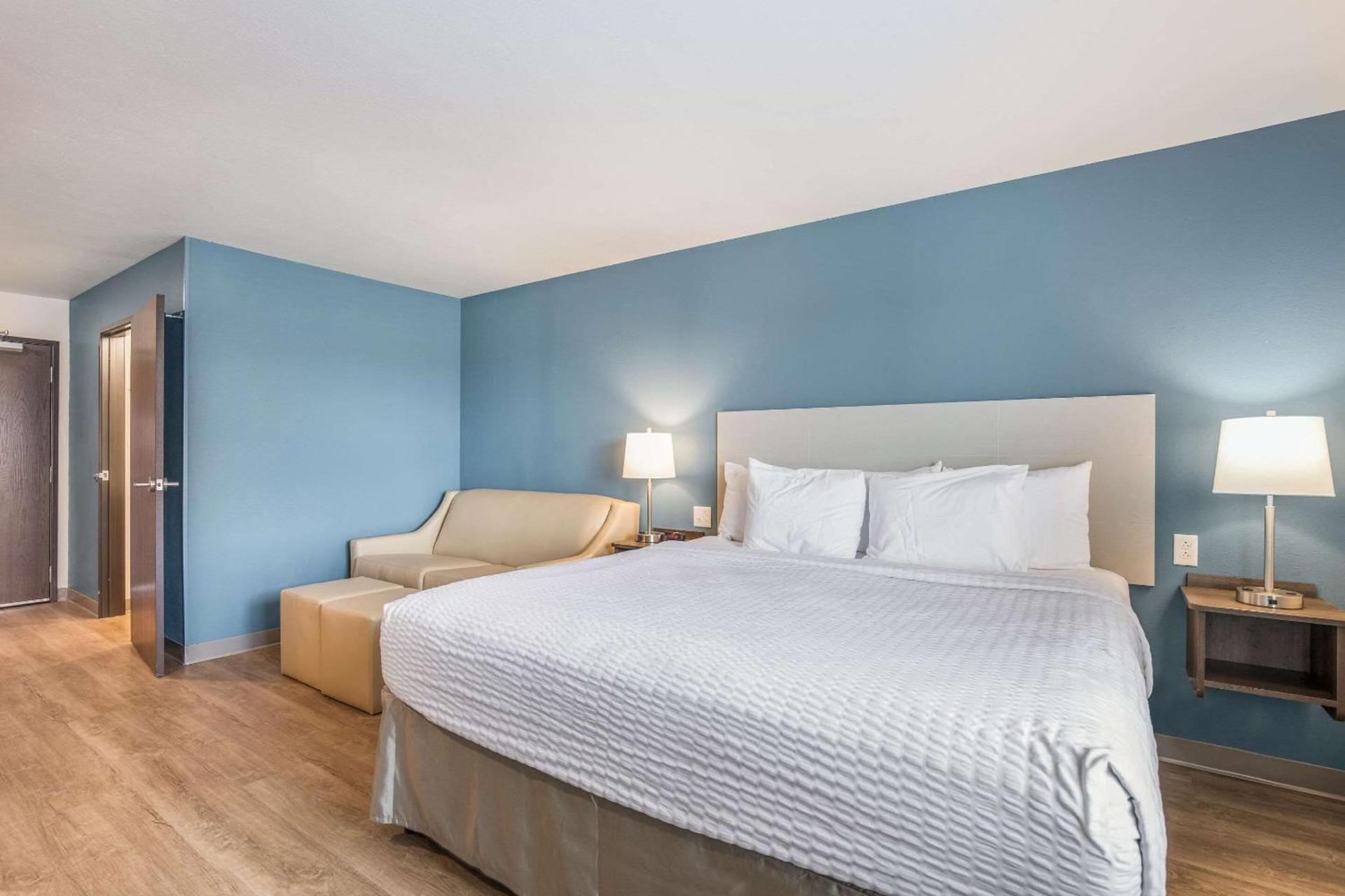 WoodSpring Suites Chicago Midway photo 13