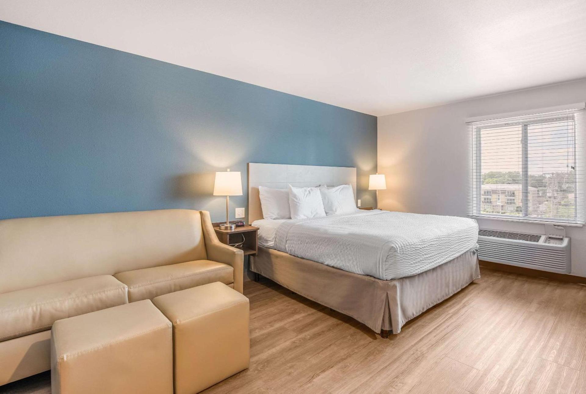 WoodSpring Suites Chicago Midway photo 12