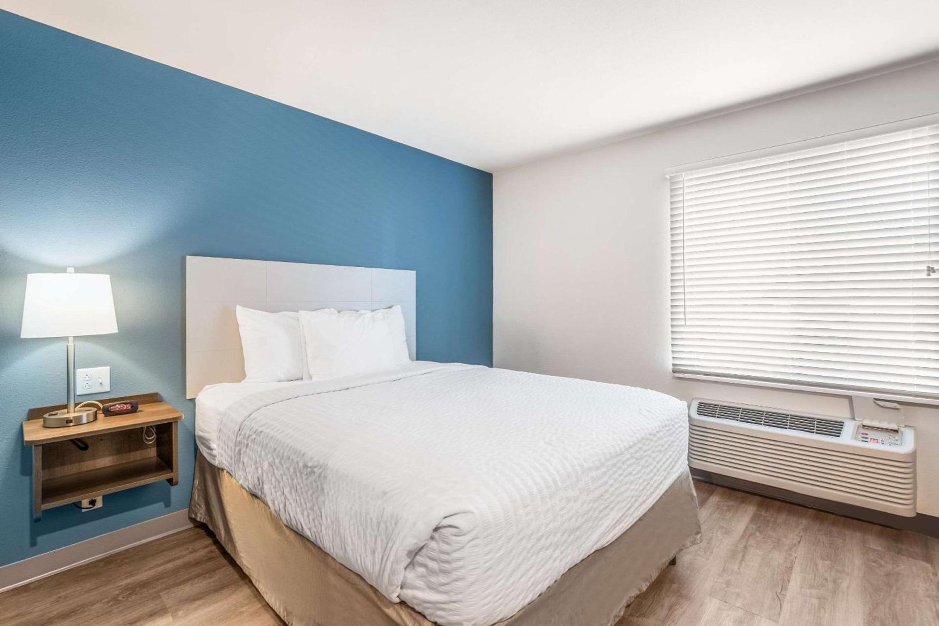WoodSpring Suites Chicago Midway photo 17