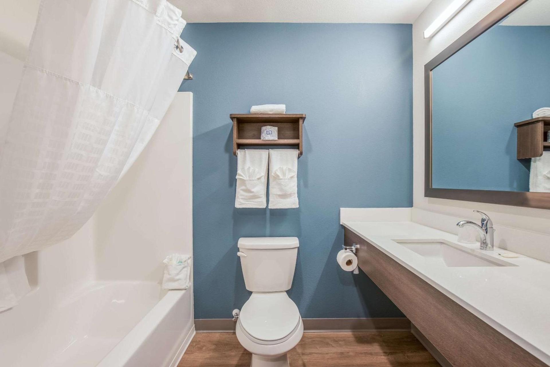 WoodSpring Suites Chicago Midway photo 16