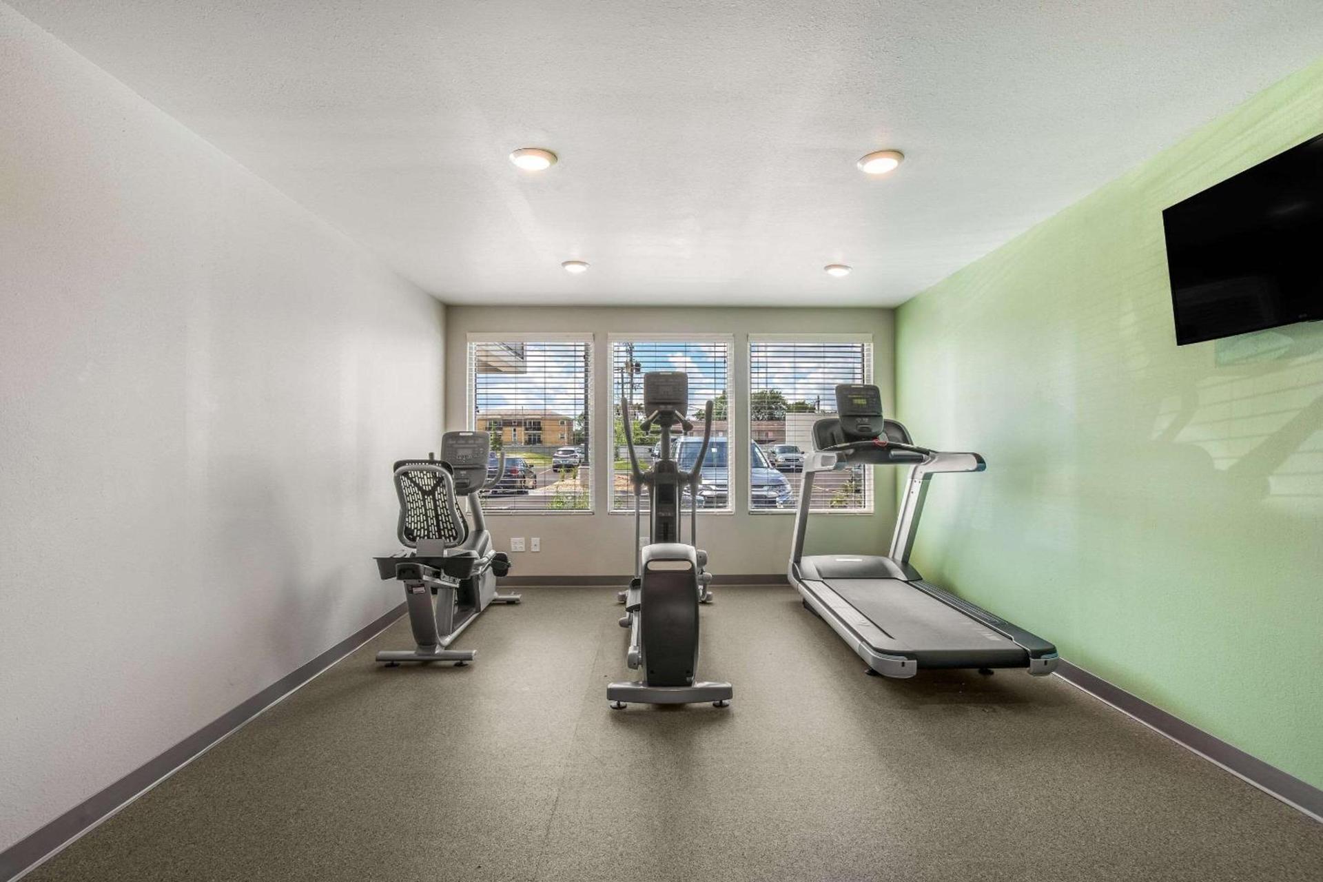 WoodSpring Suites Chicago Midway photo 25