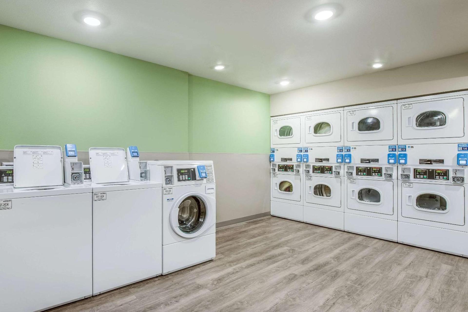 WoodSpring Suites Chicago Midway photo 27